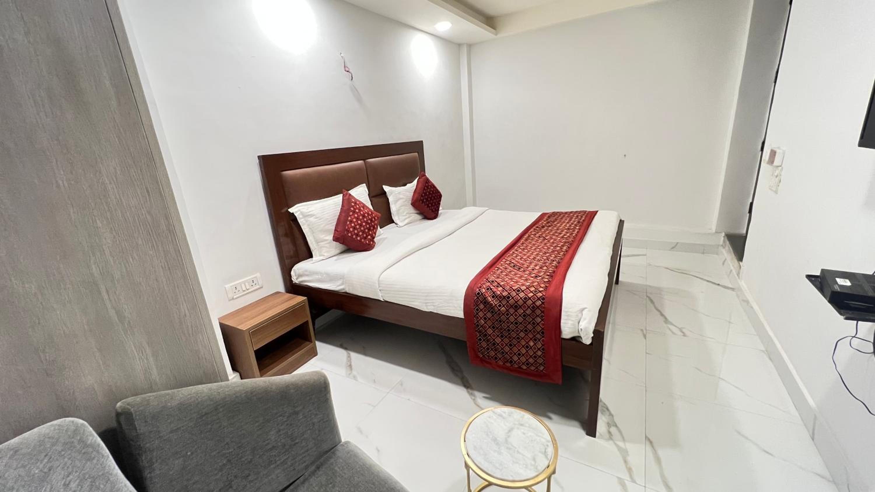 Deluxe Room - Photo 6