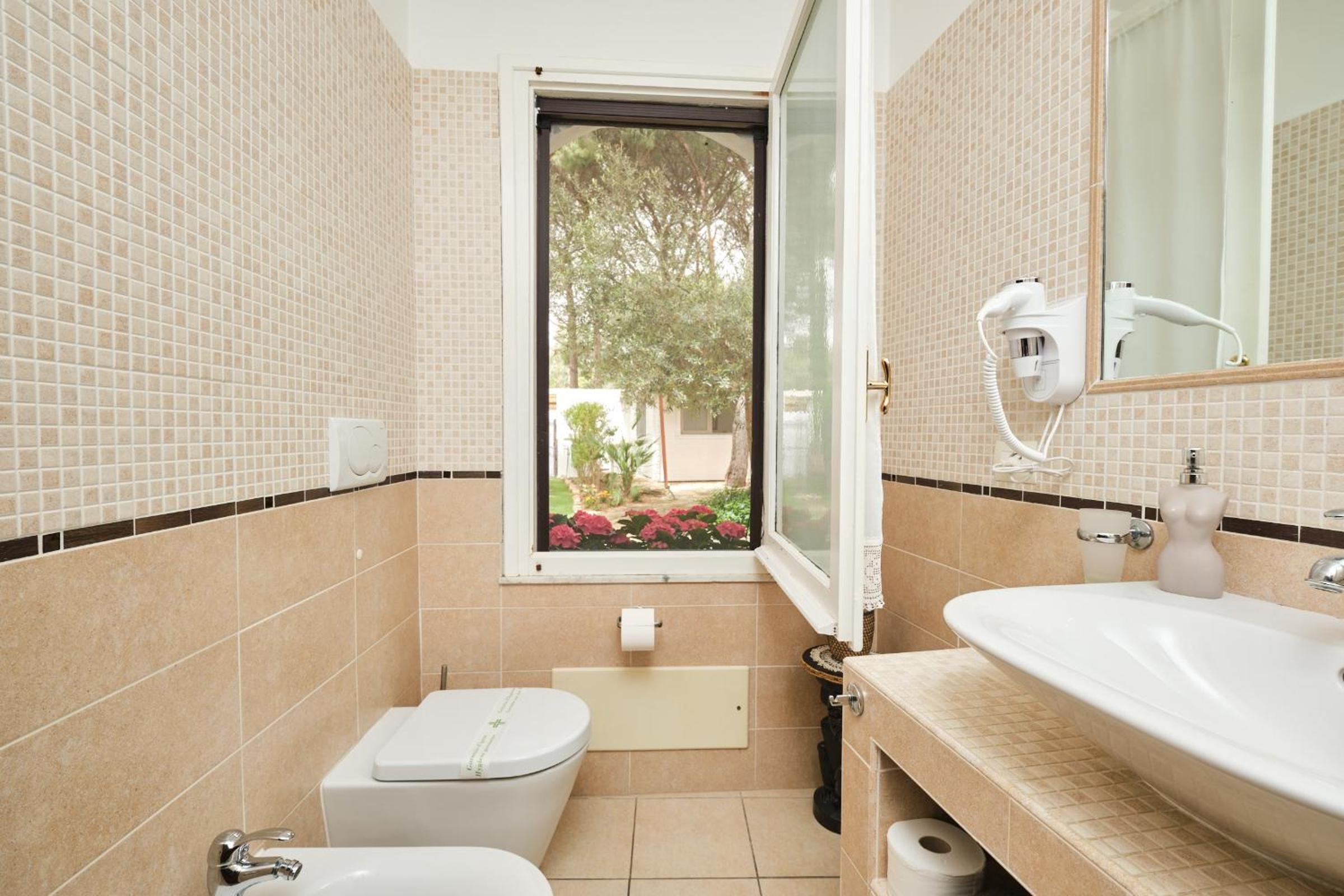 Double or Twin Room with Private External Bathroom photo 3