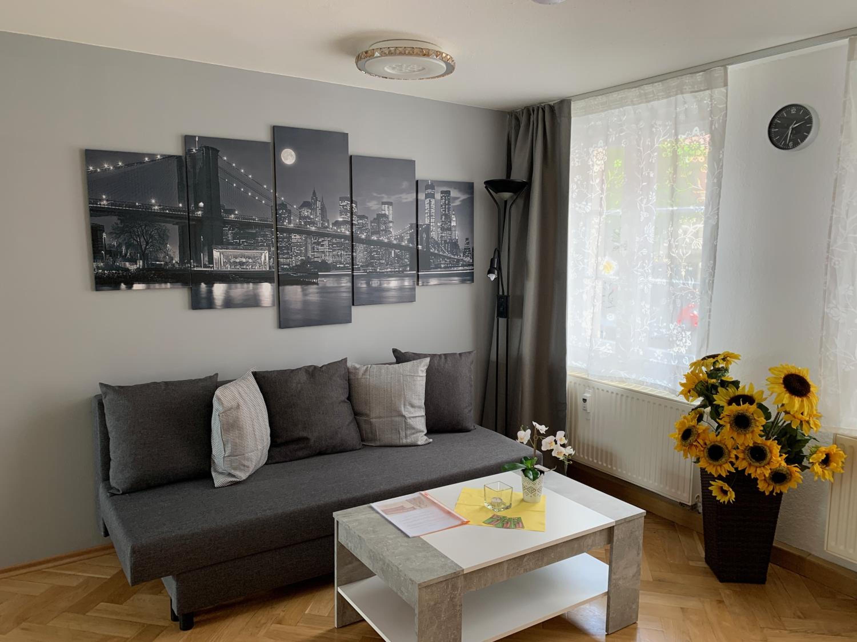 One-Bedroom Apartment photo 1