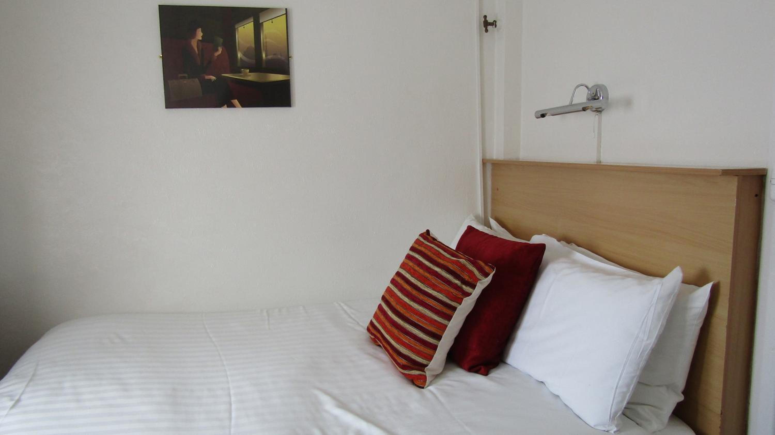 Budget Double Room photo 3