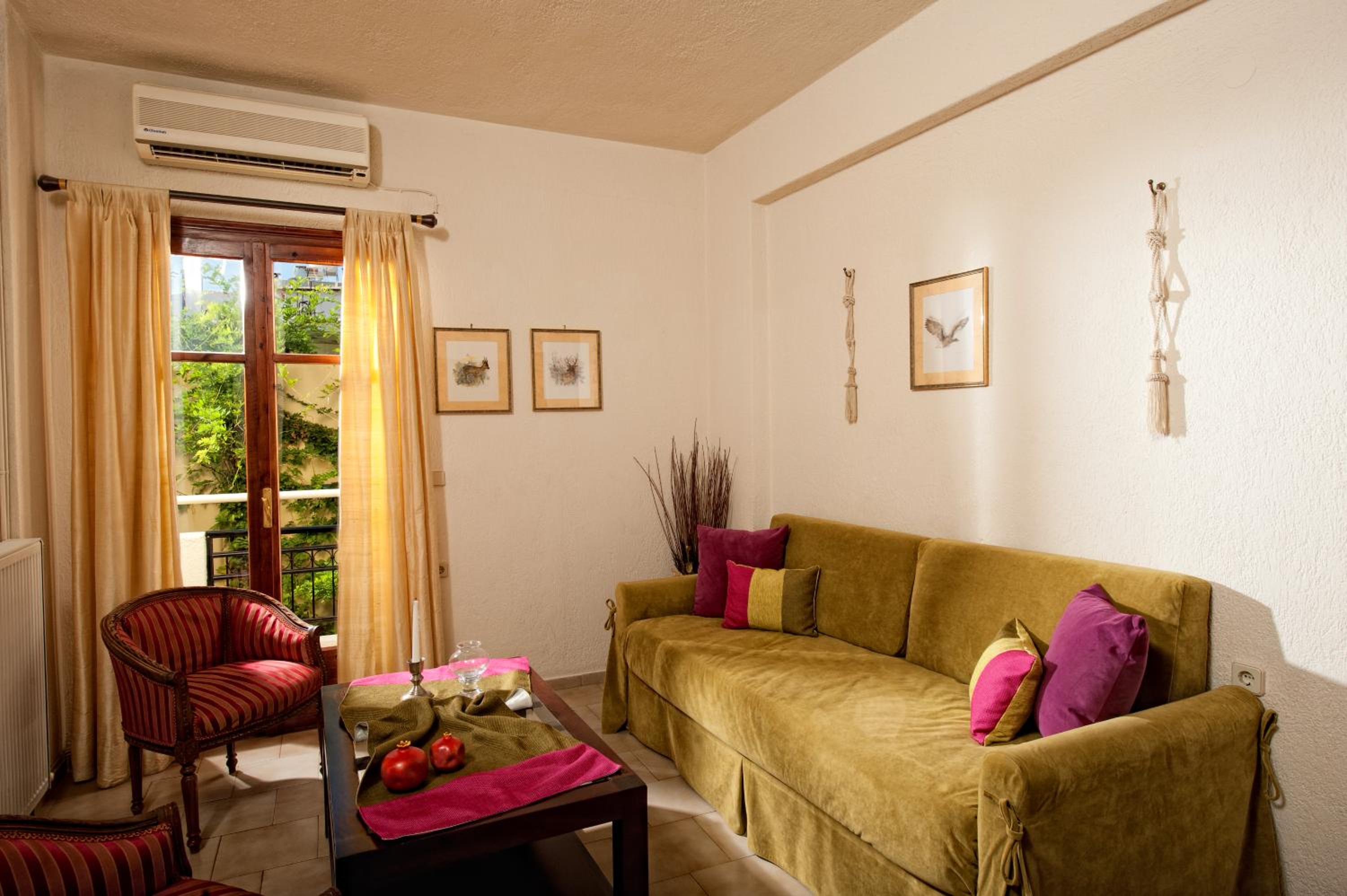 One-Bedroom Suite with Garden View photo 3