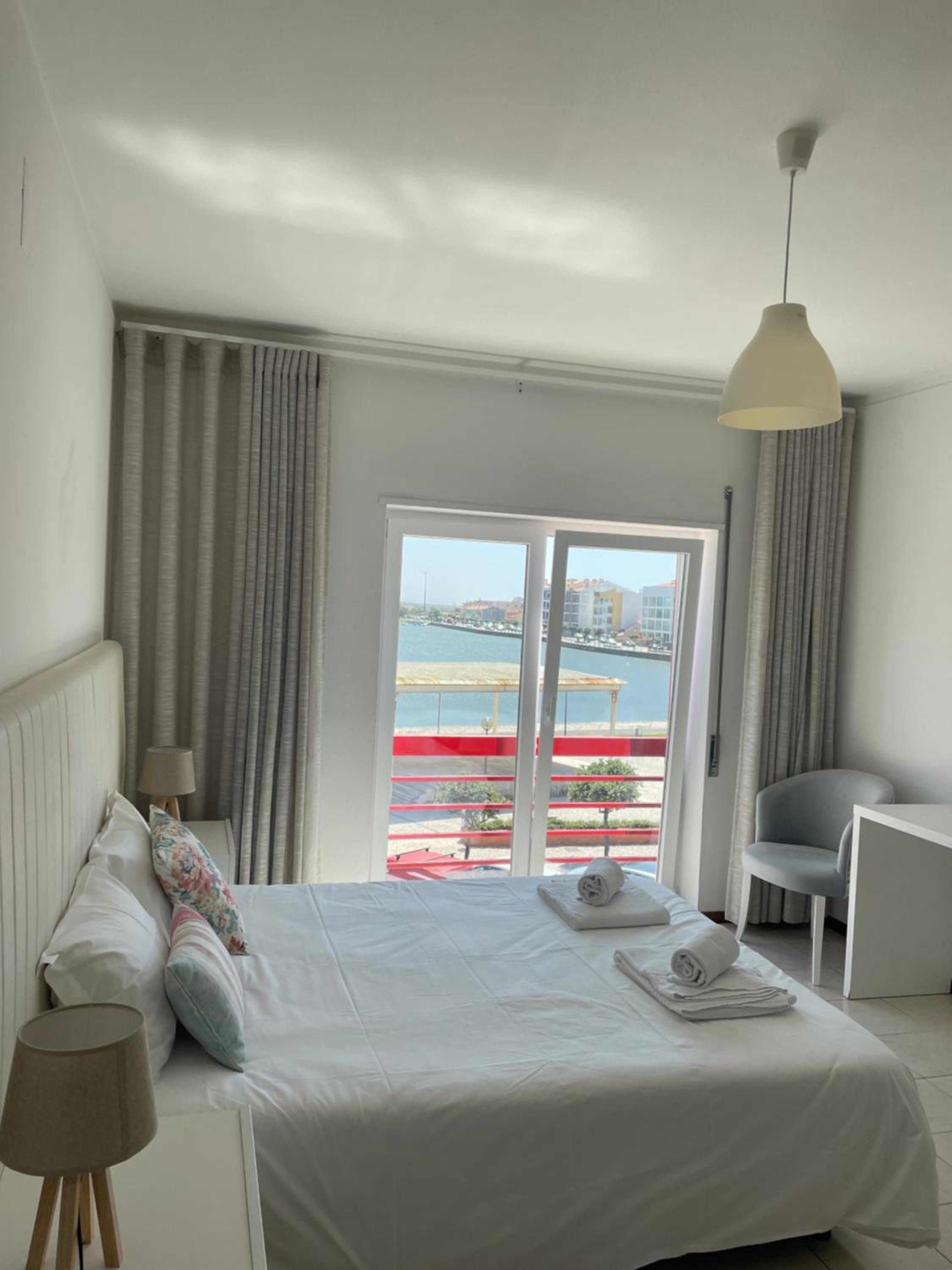Apartment with Lake View - Photo 1