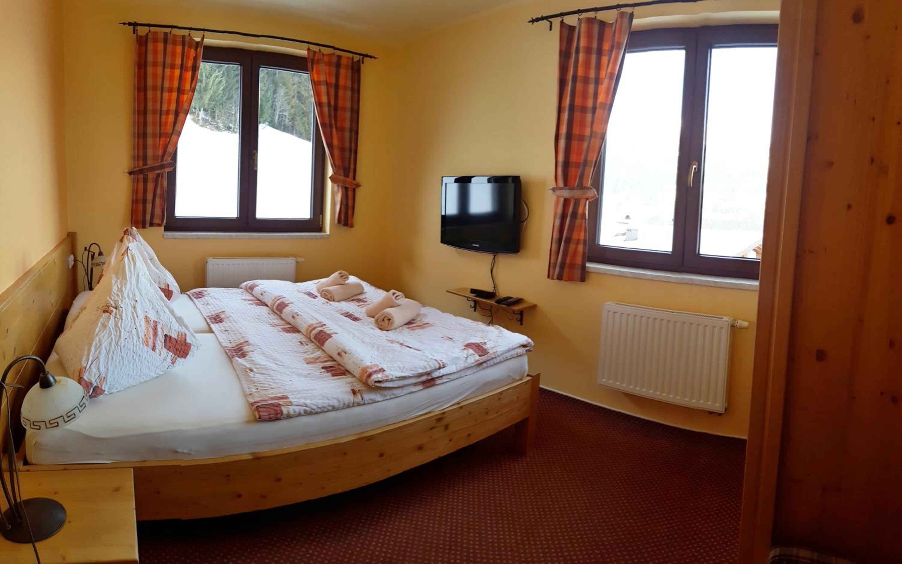 Quadruple Room with Bathroom - Photo 5
