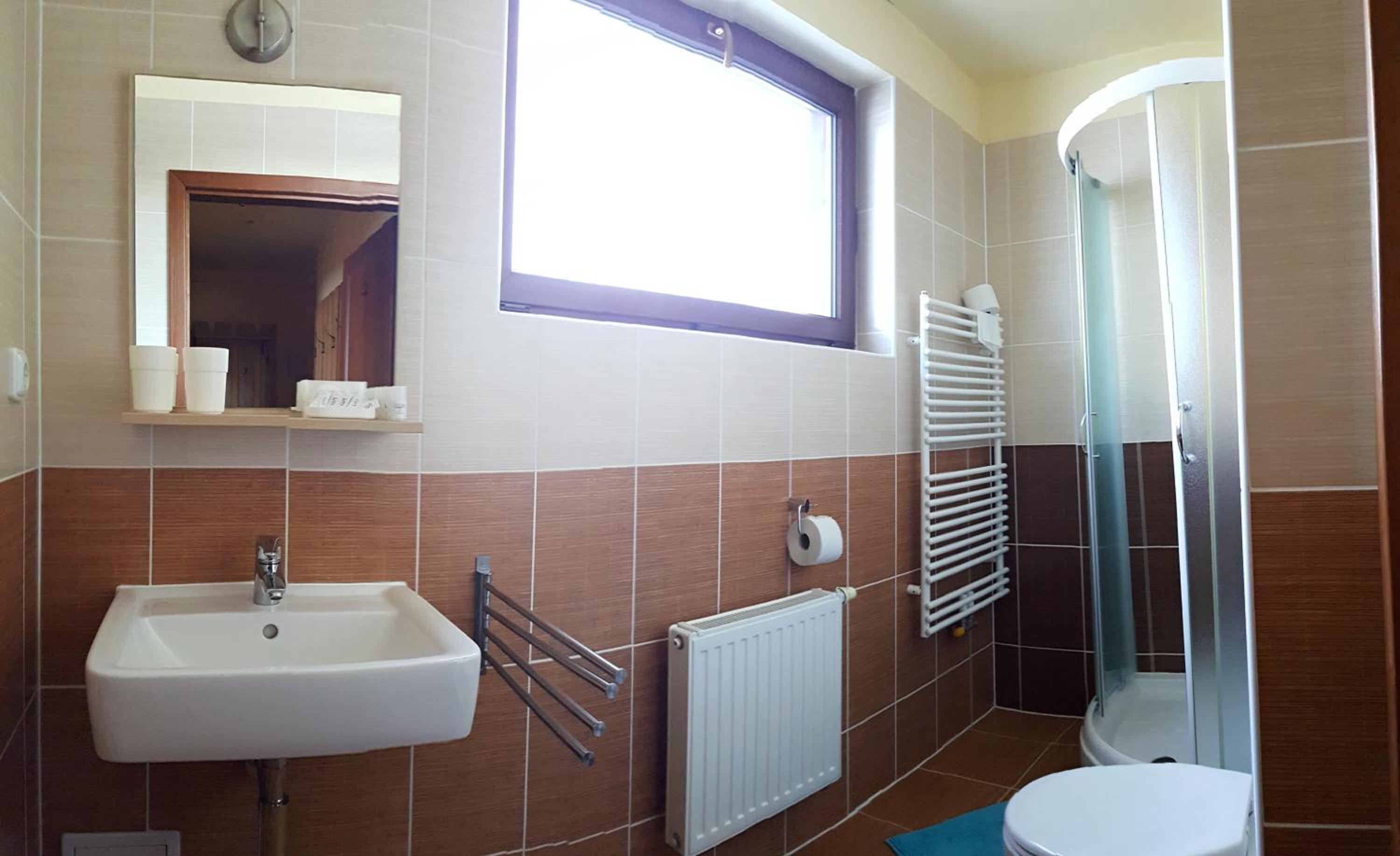 Quadruple Room with Bathroom - Photo 3