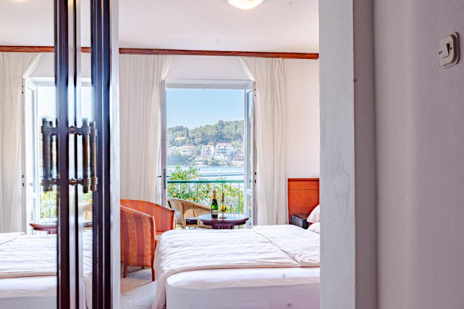 Double Room - Photo 2