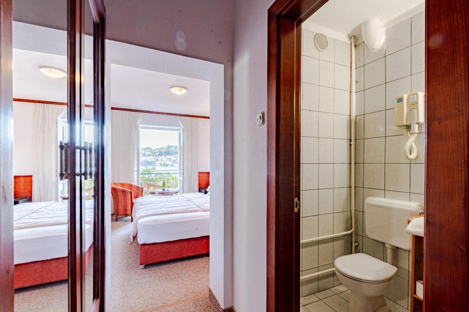 Double Room - Photo 6