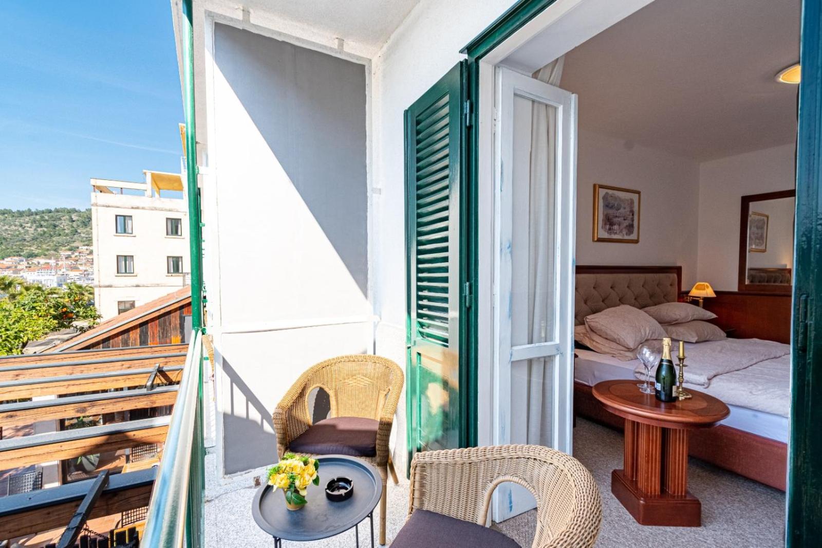 Double Room - Photo 7