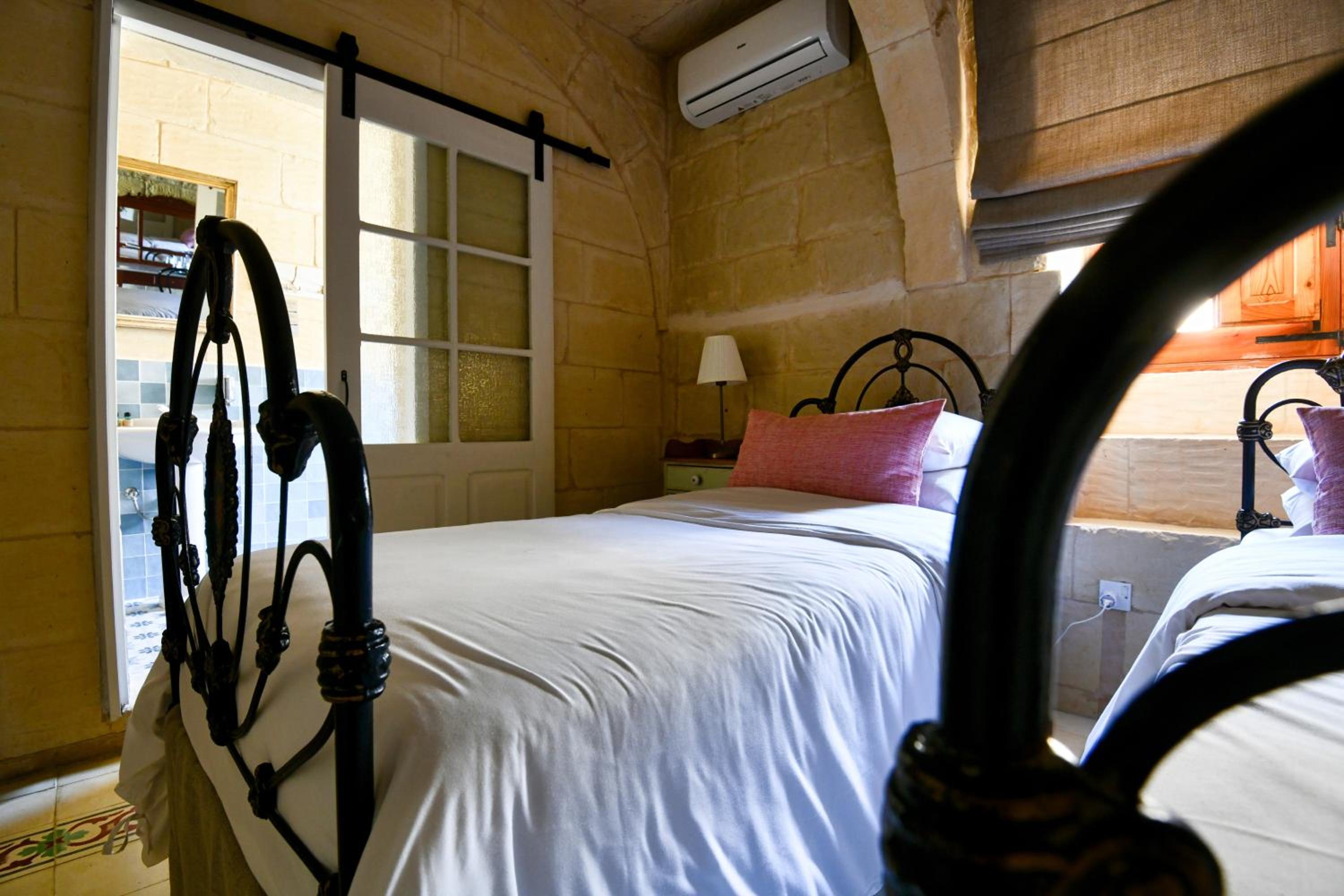 Double or Twin Room photo 3