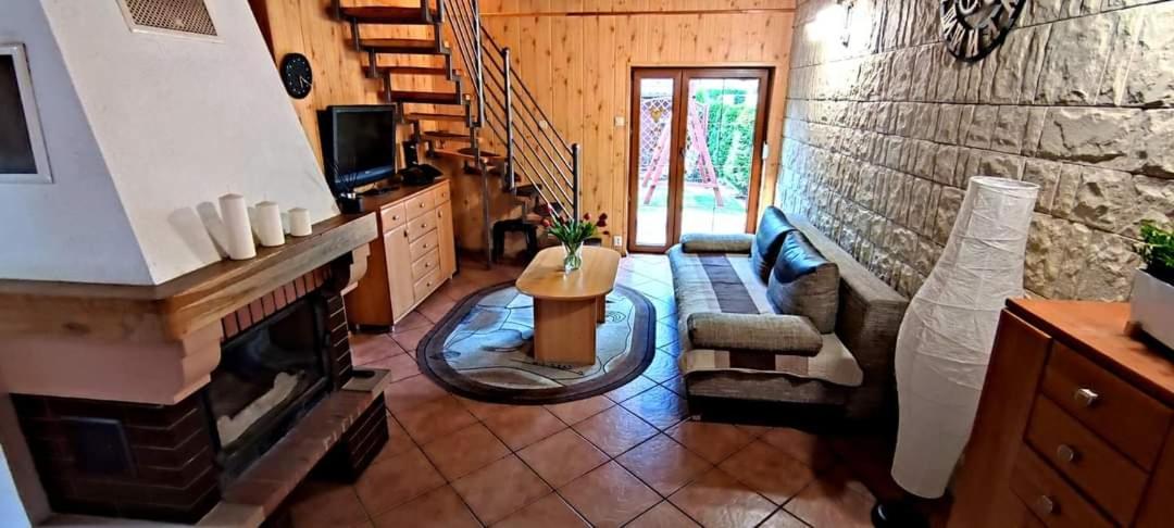 Three-Bedroom House photo 3