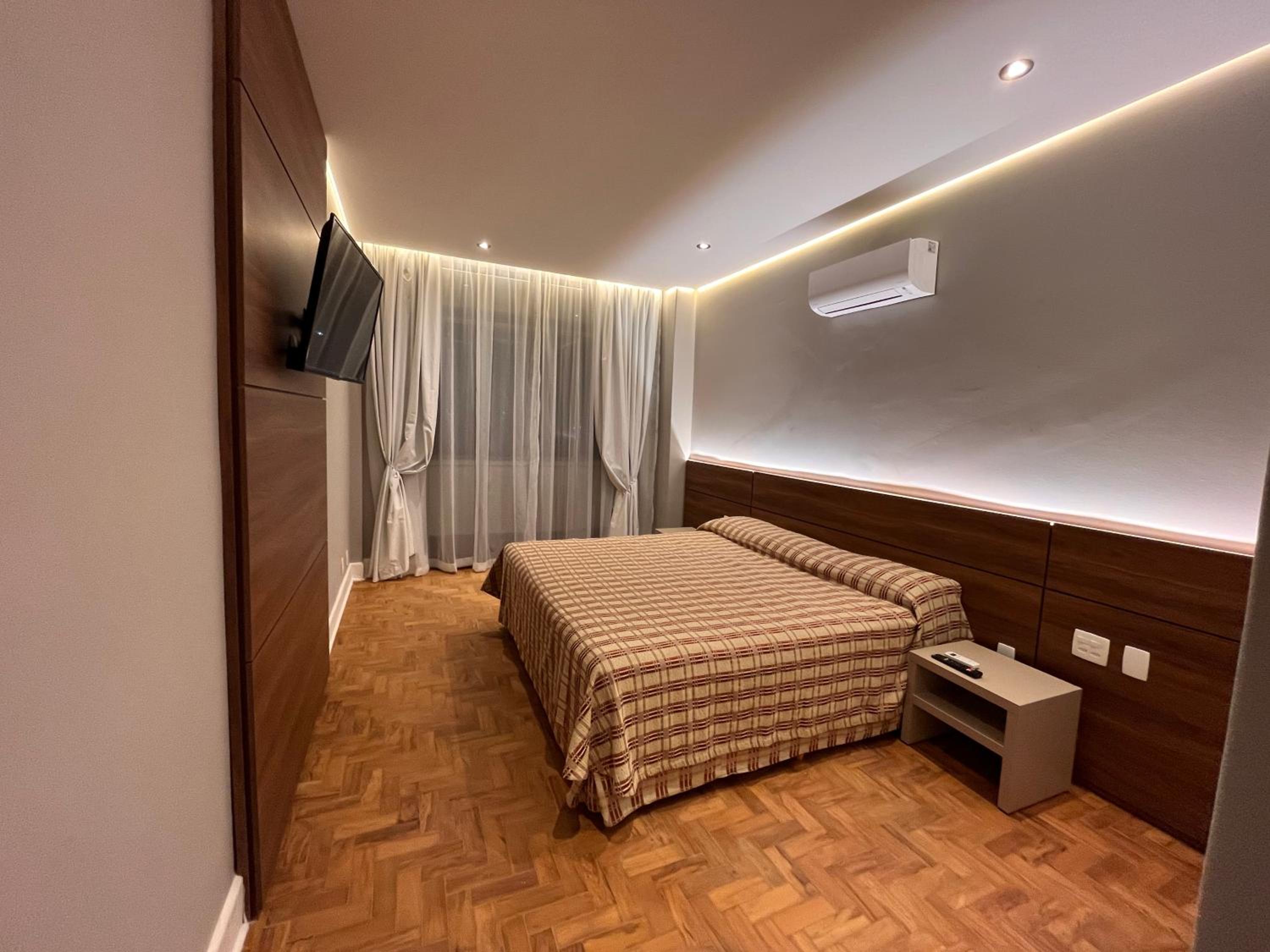 King Room with Balcony photo 1