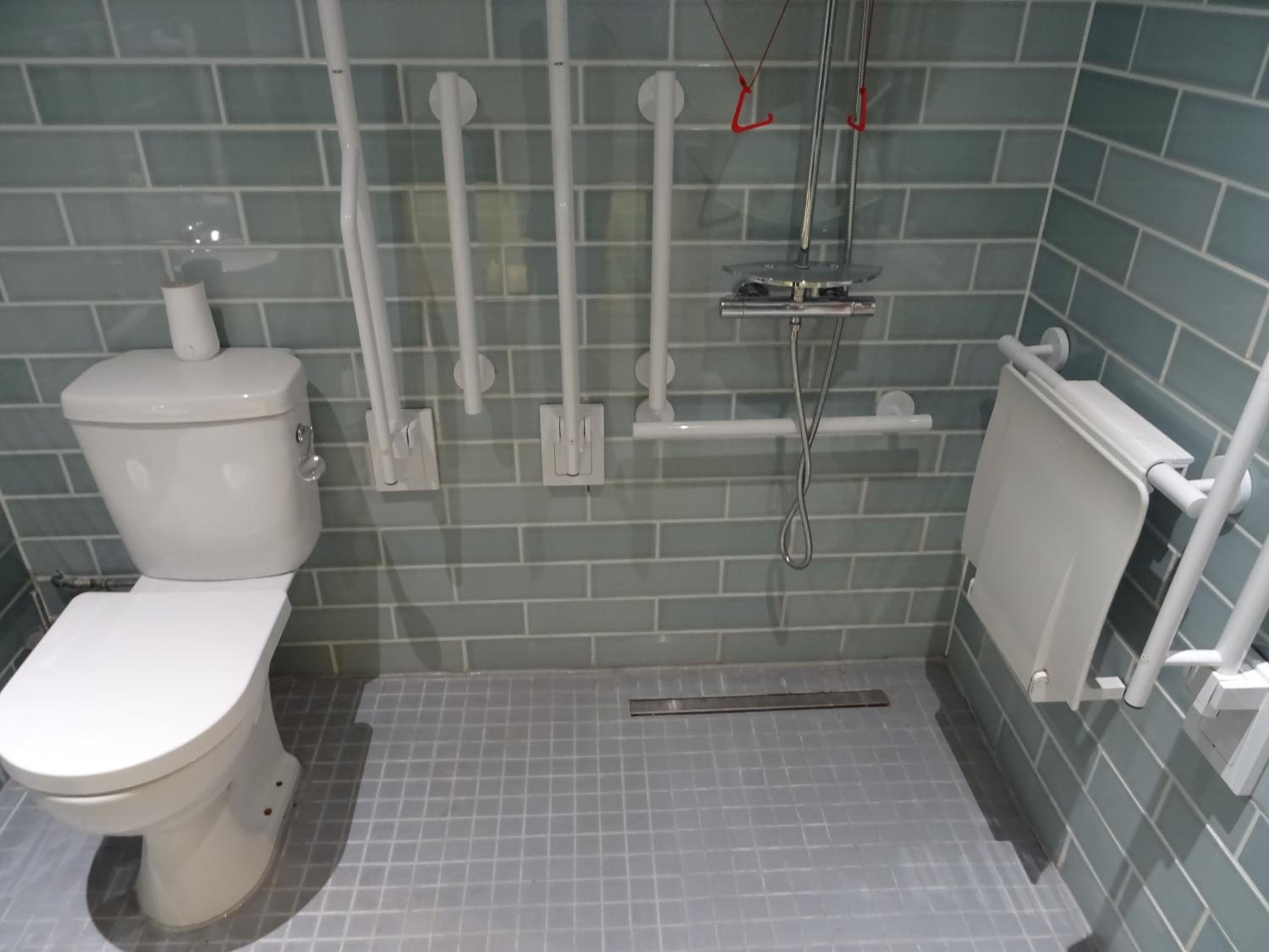 Cozy Double Room with Wet Room photo 2