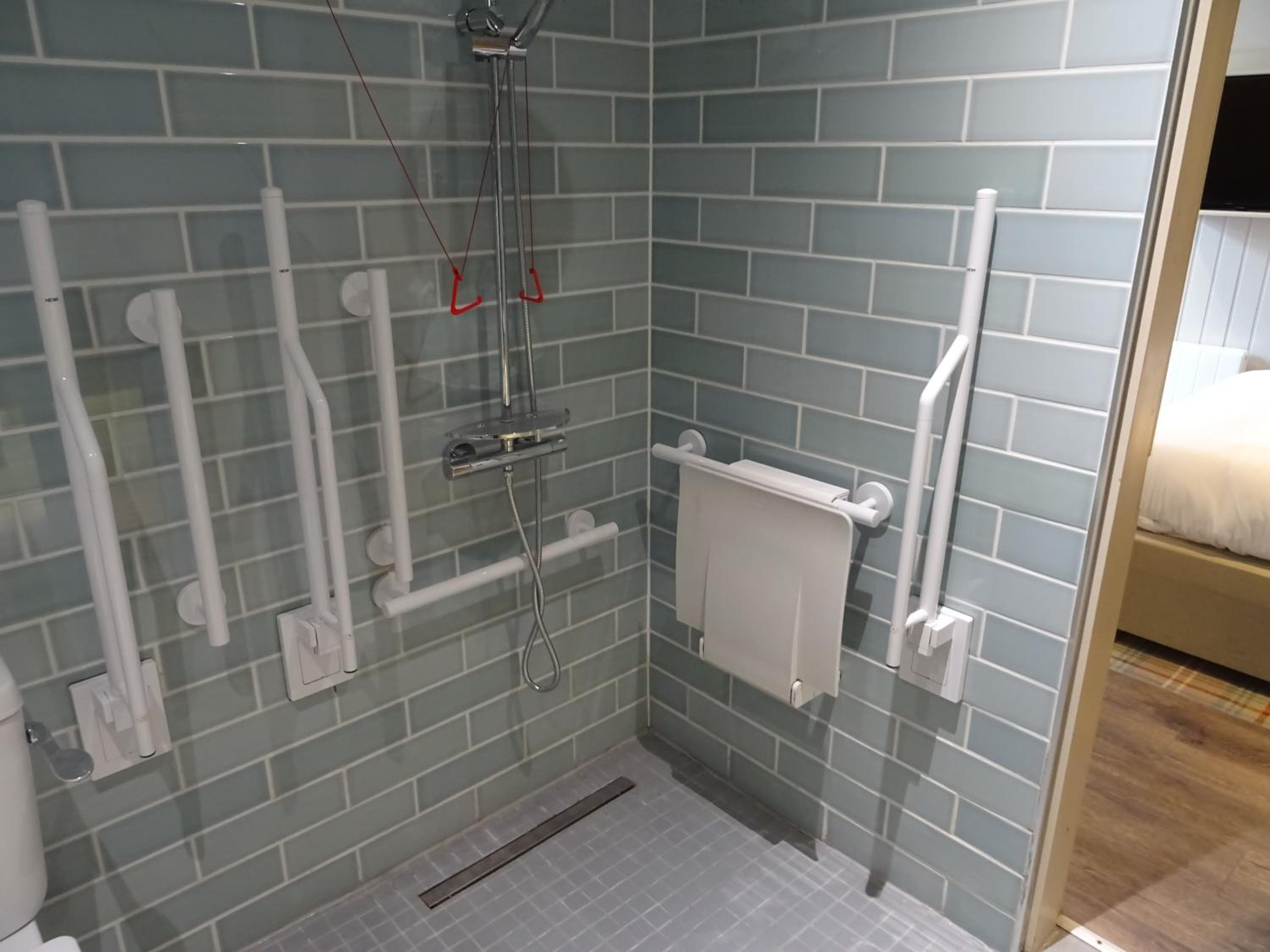 Cozy Double Room with Wet Room photo 2