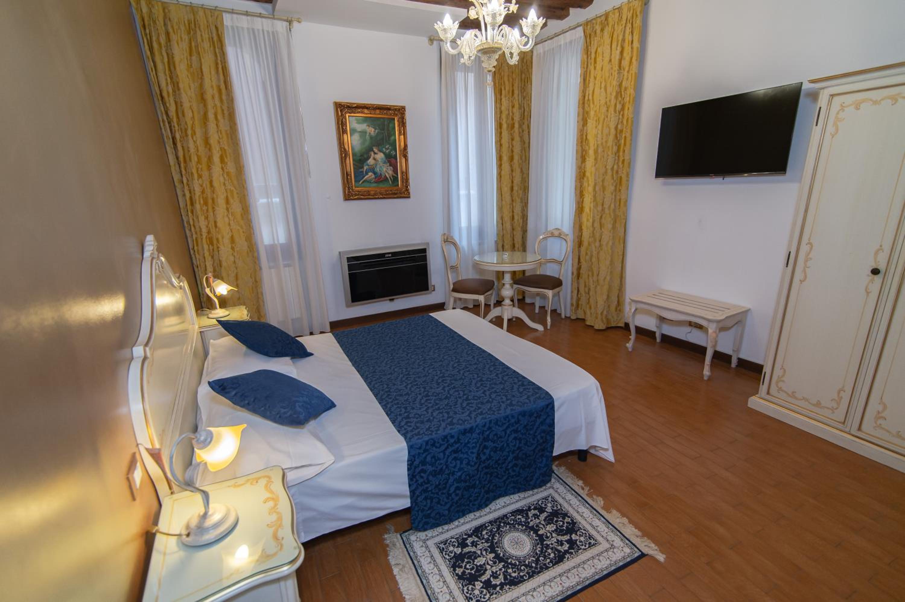 Deluxe Double Room photo 2
