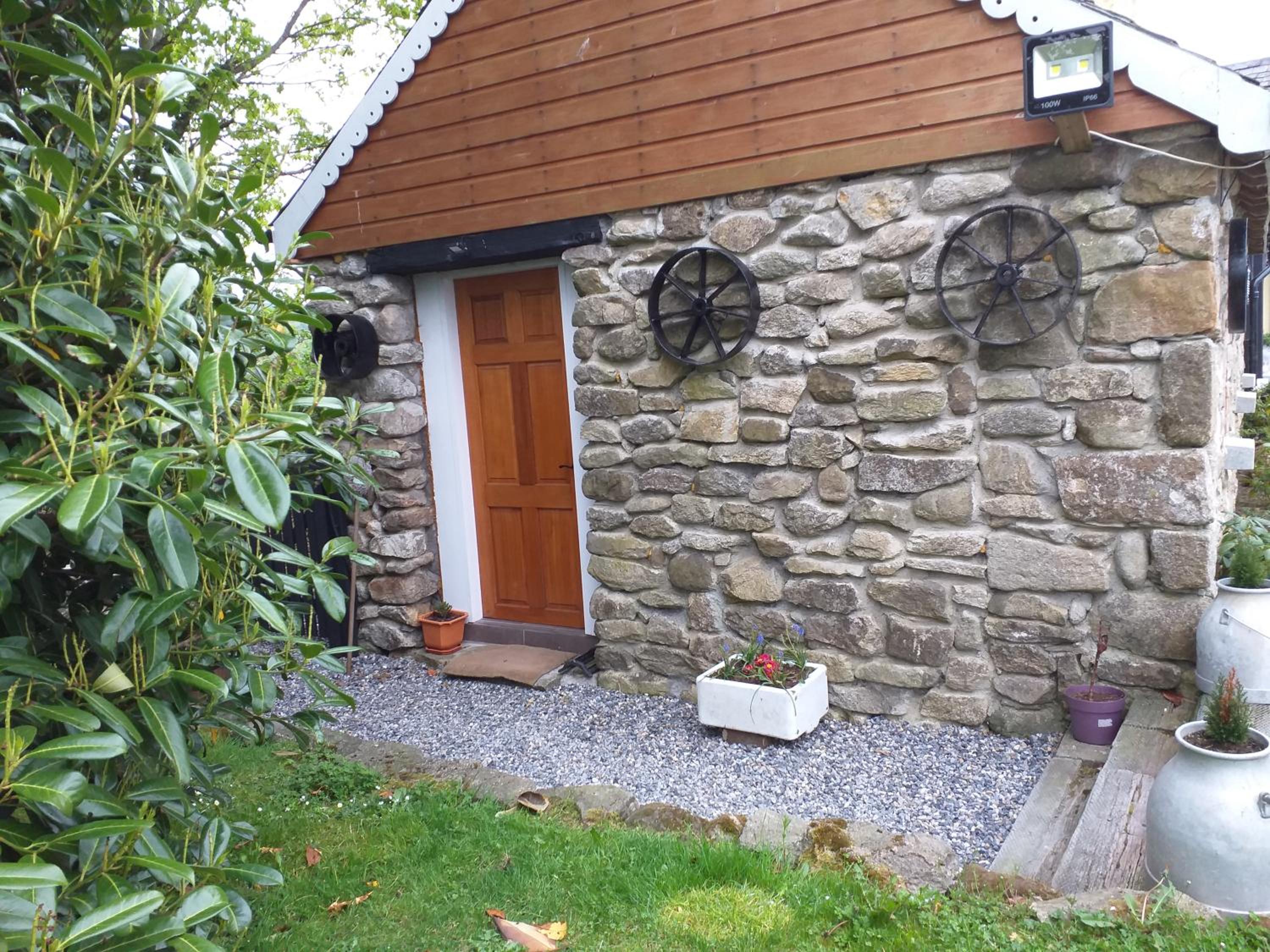 One-Bedroom House - Photo 11