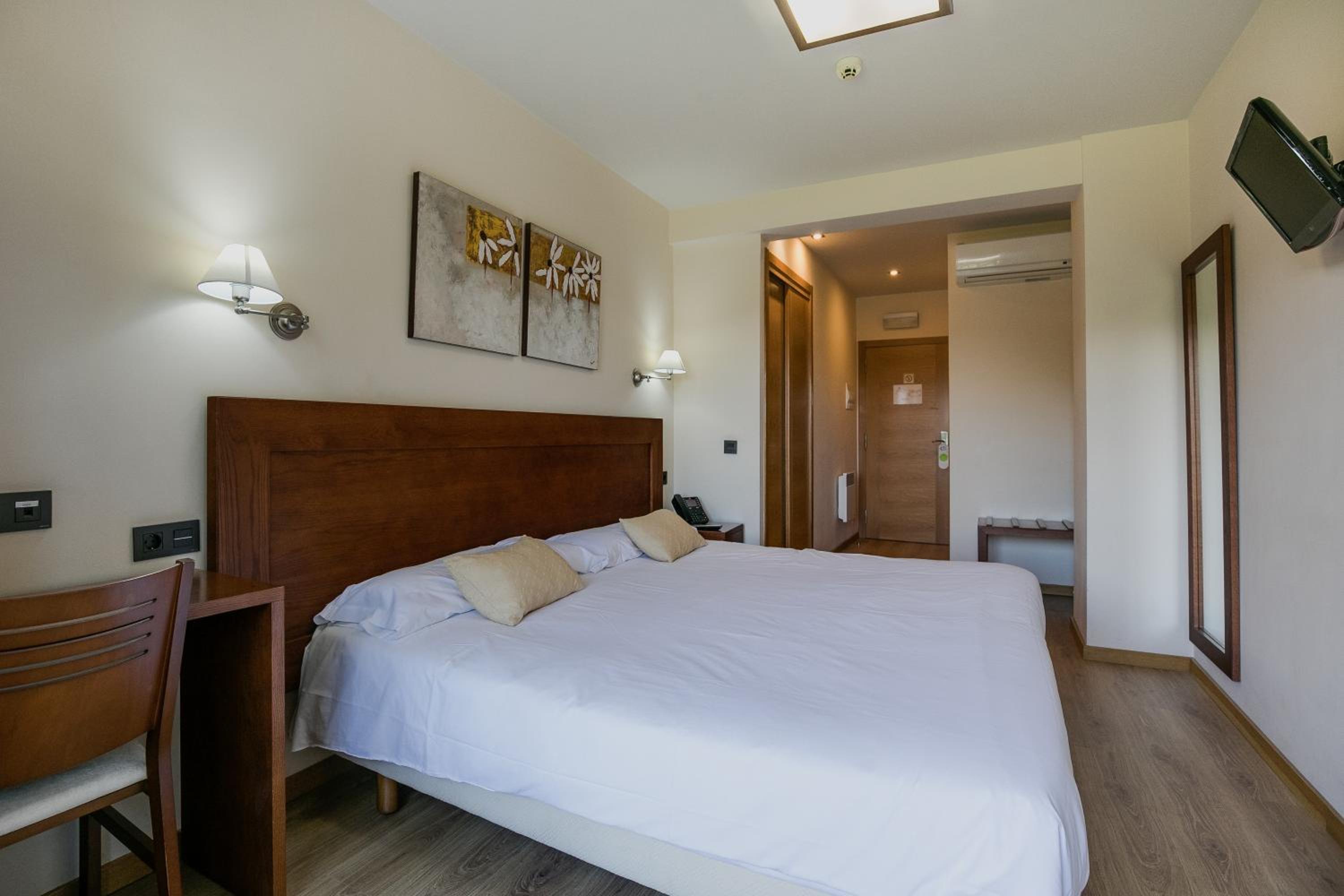 Double or Twin Room photo 2