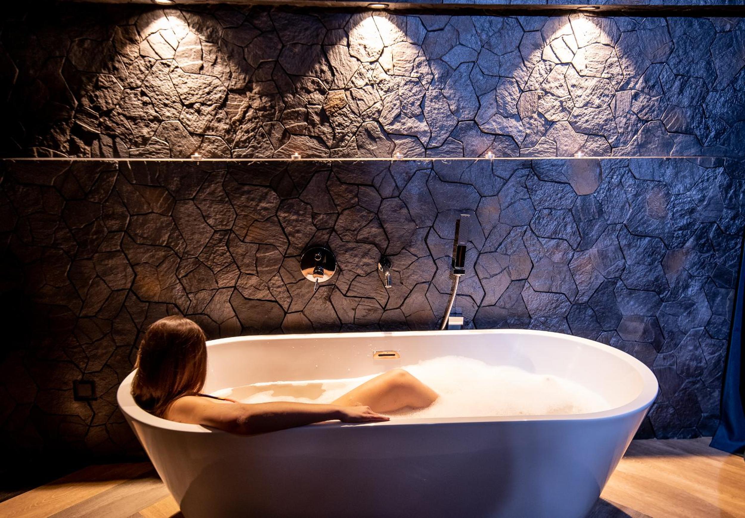 Deluxe Double Room with Bath - Photo 1
