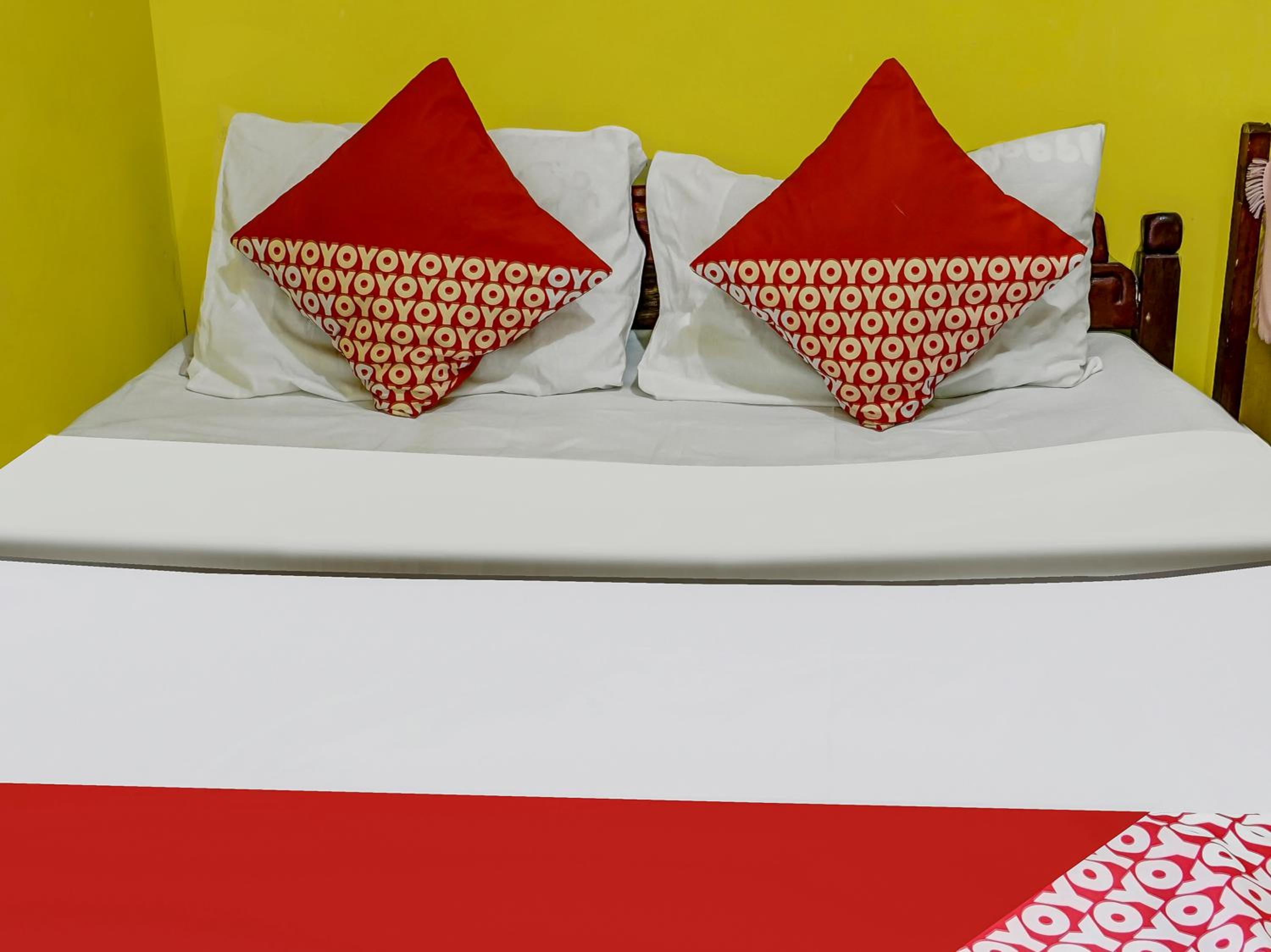 Standard Double Room - Photo 11