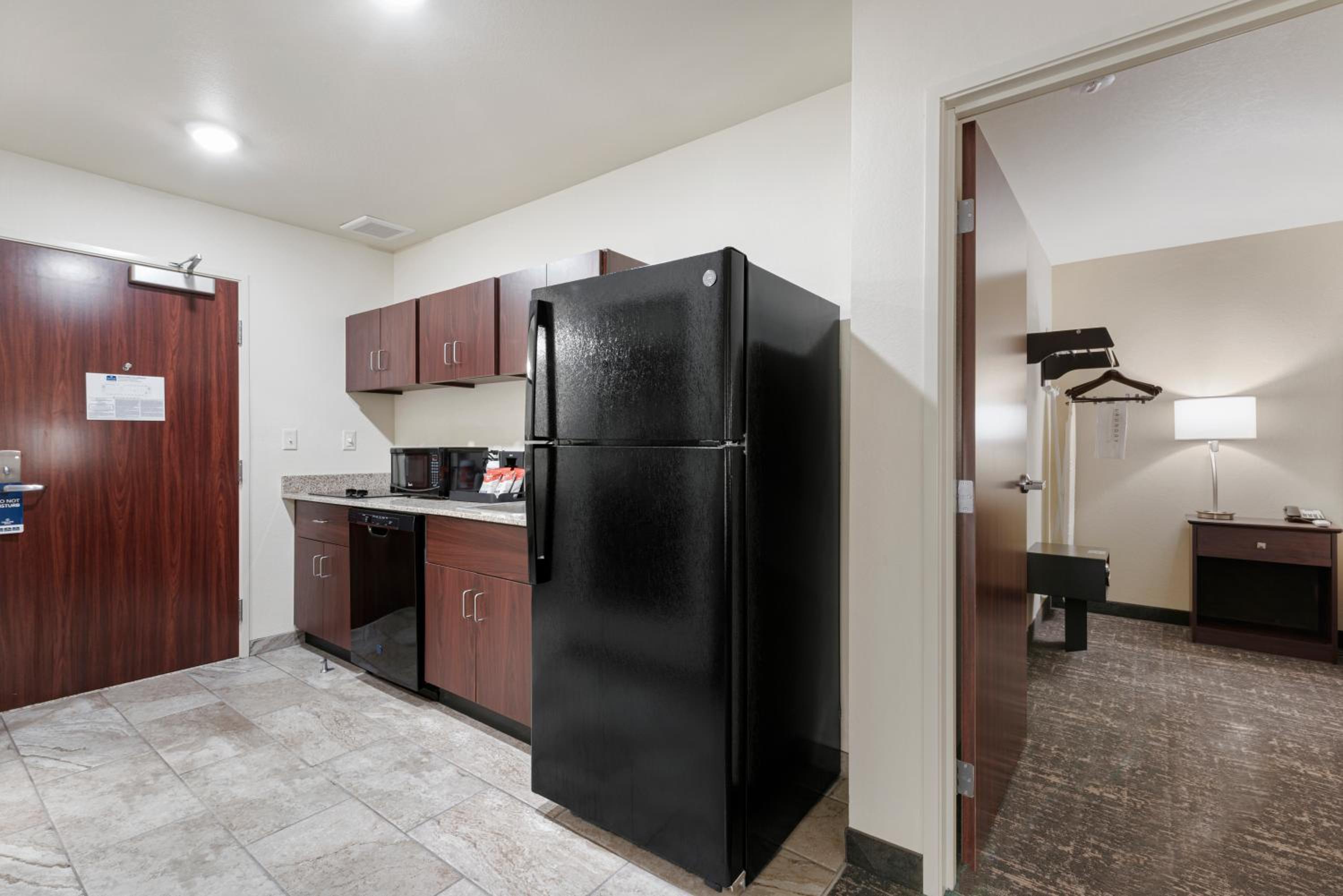 One-Bedroom Suite - Photo 4