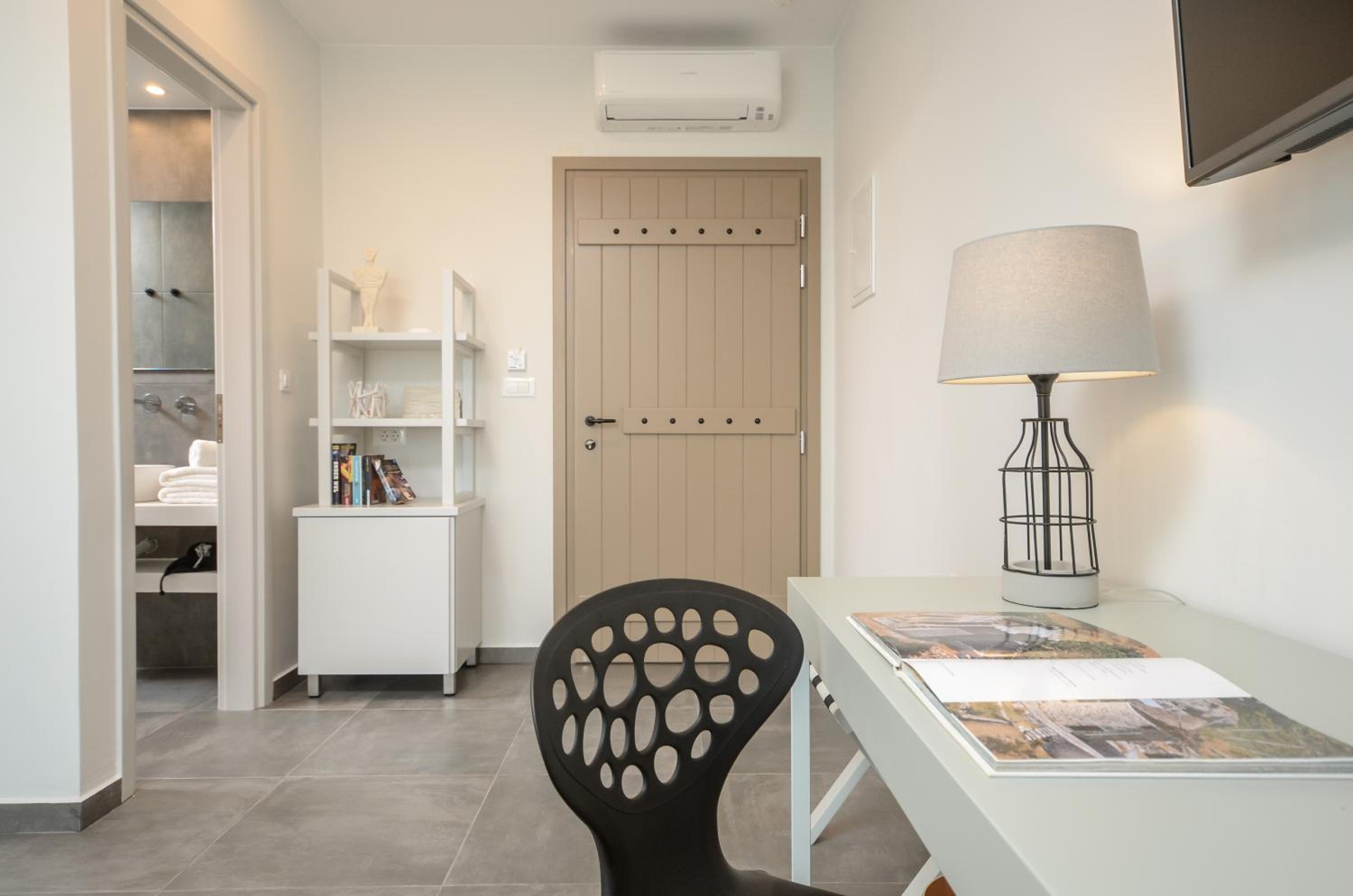 Superior Double Room with Sea View - Photo 15