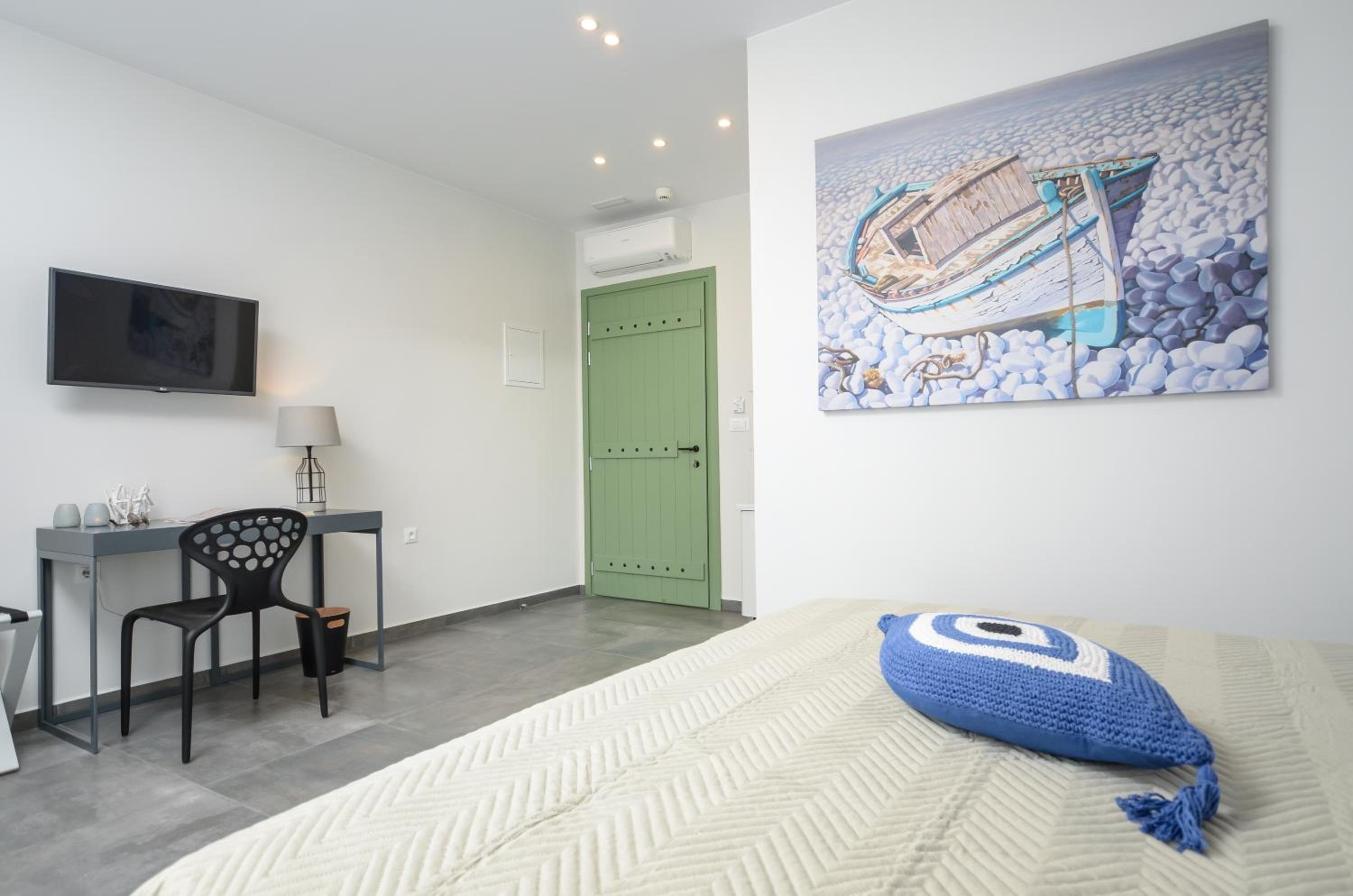 Superior Double Room with Garden View - Photo 4