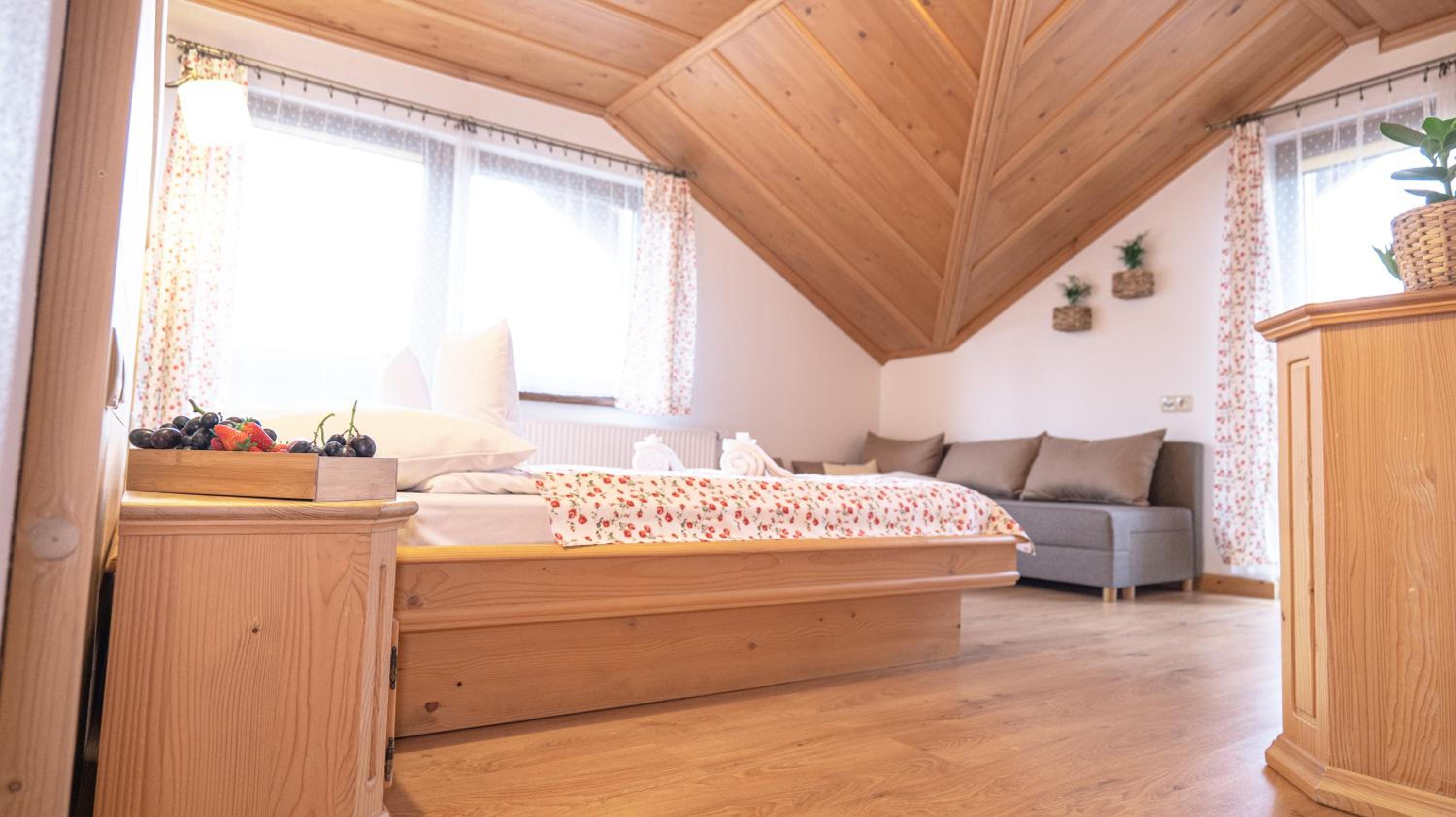 Deluxe Double Room with Balcony - Photo 6
