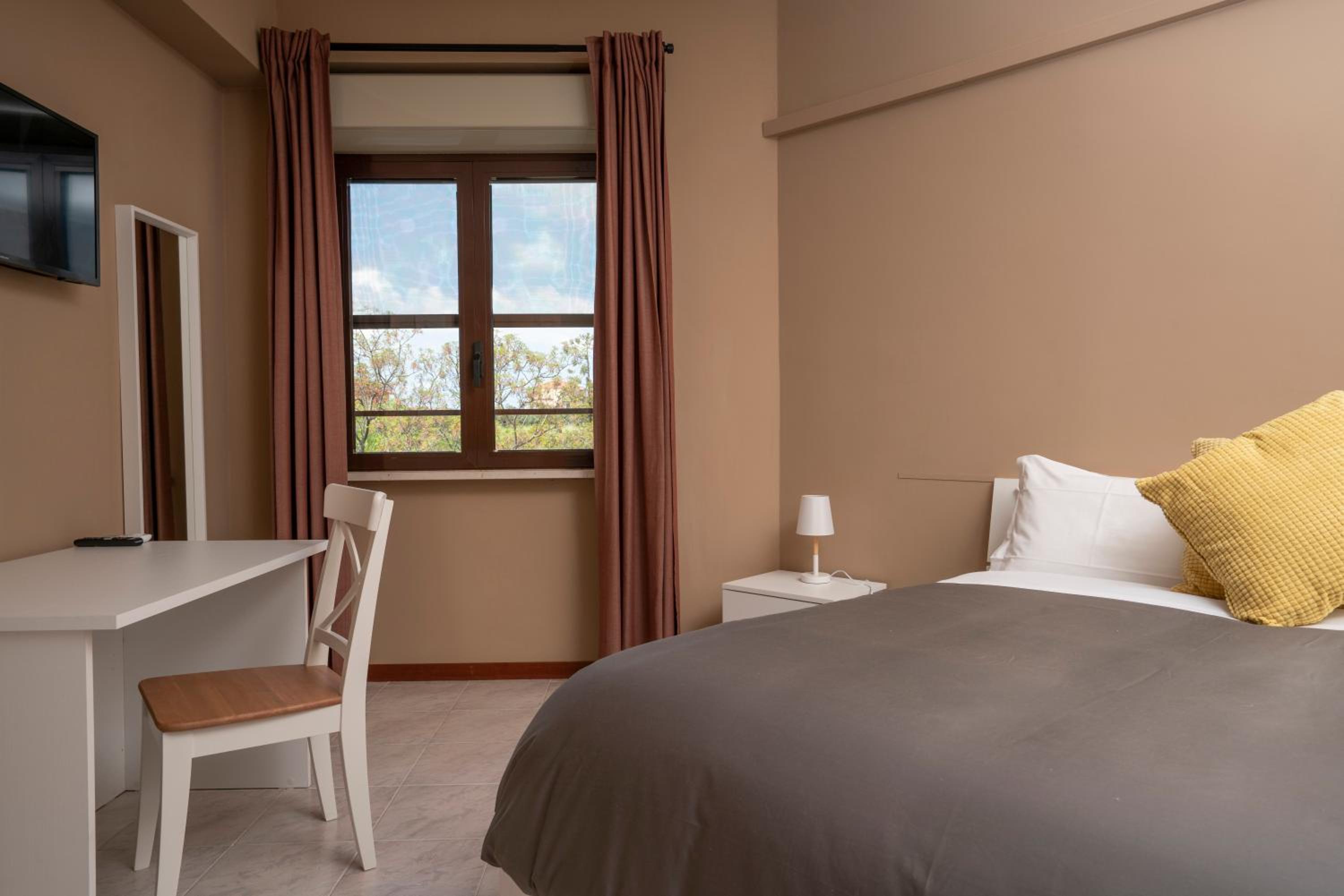 Double or Twin Room with Shared Bathroom - Disability Access photo 2