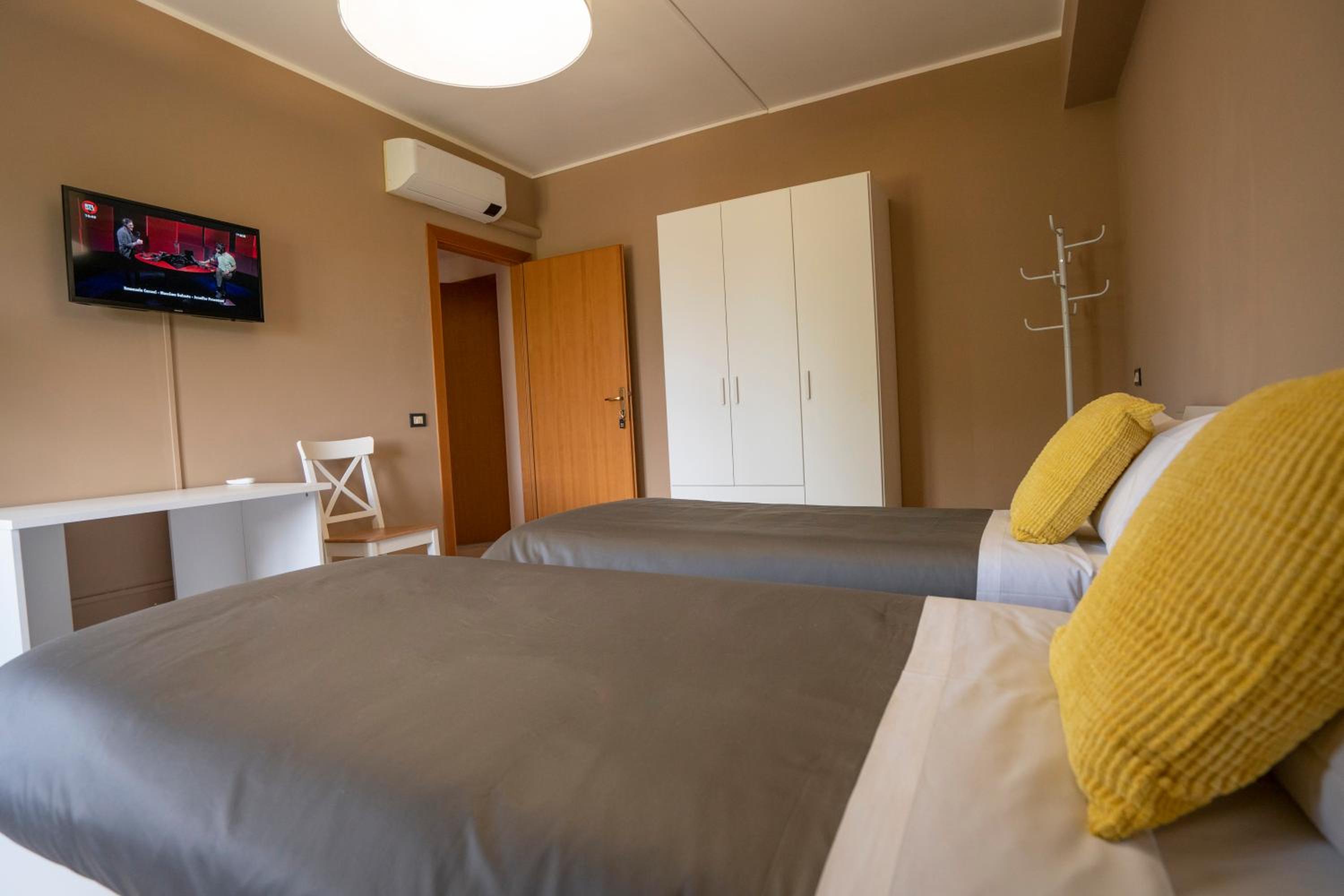 Double or Twin Room with Shared Bathroom - Disability Access photo 1