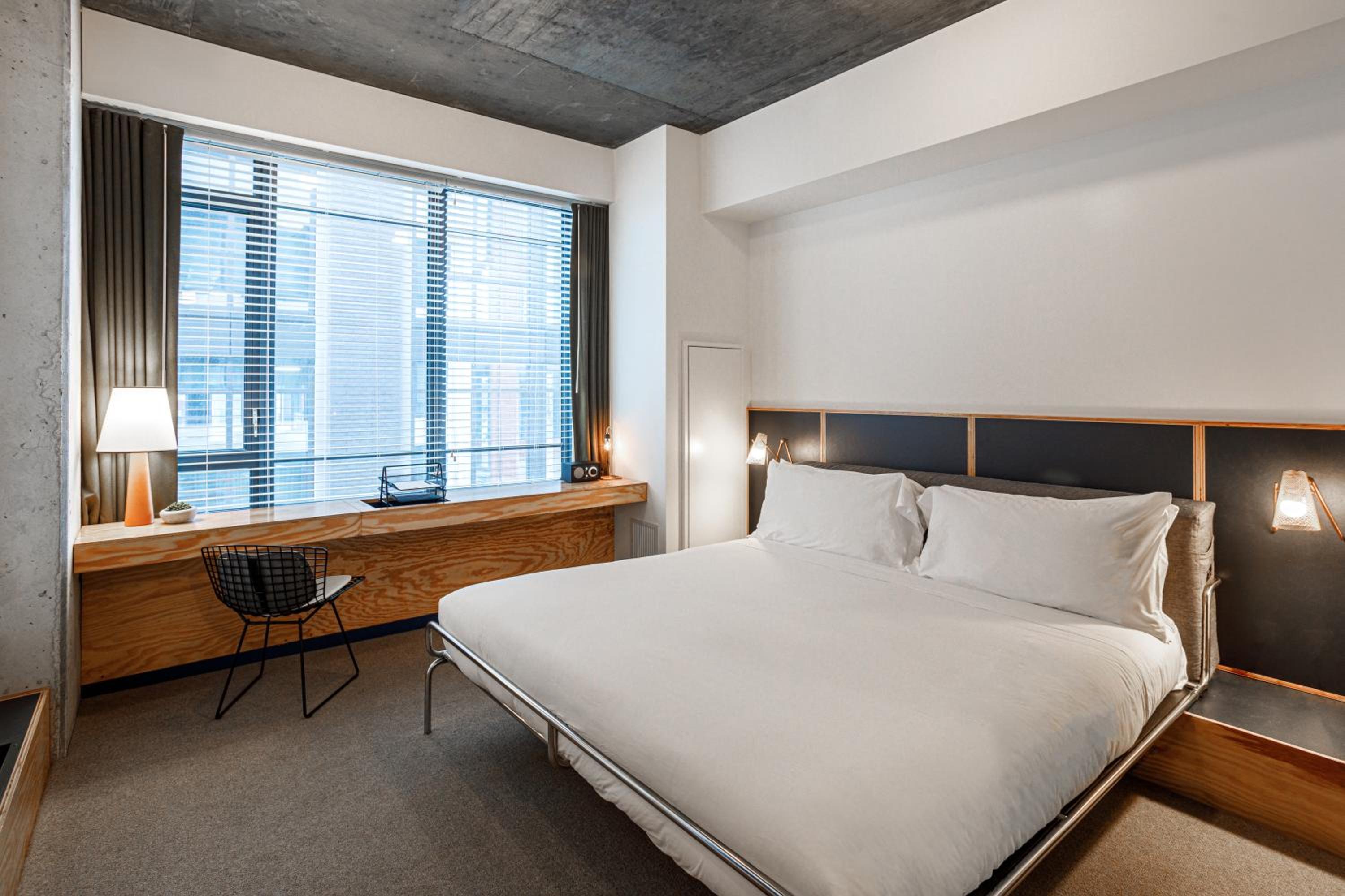 Standard King Room photo 3