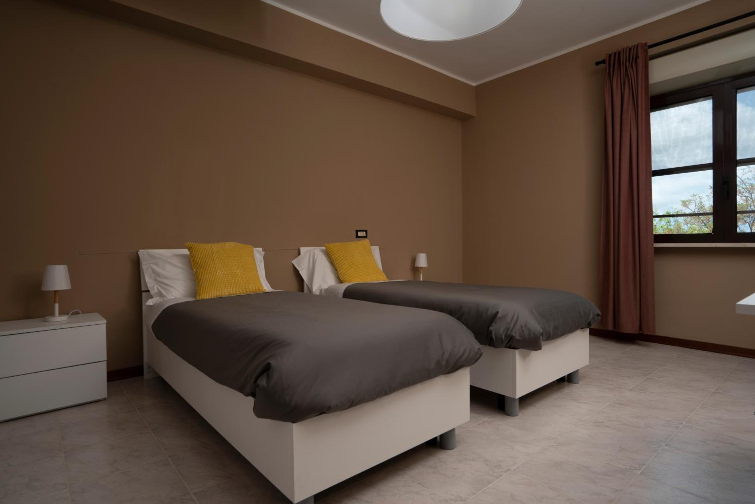 Double or Twin Room with Shared Bathroom - Disability Access photo 3