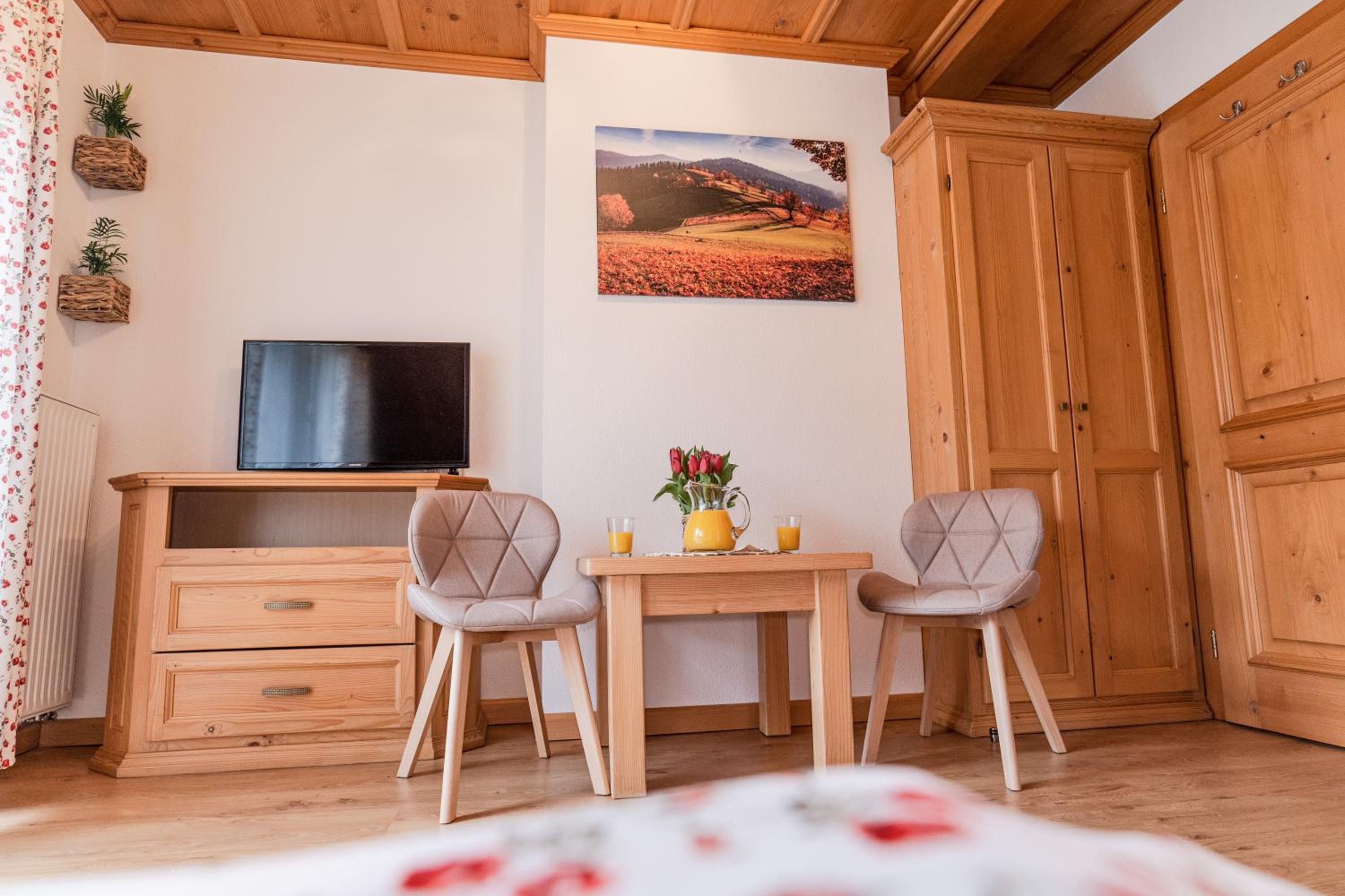 King Room with Balcony - Photo 1