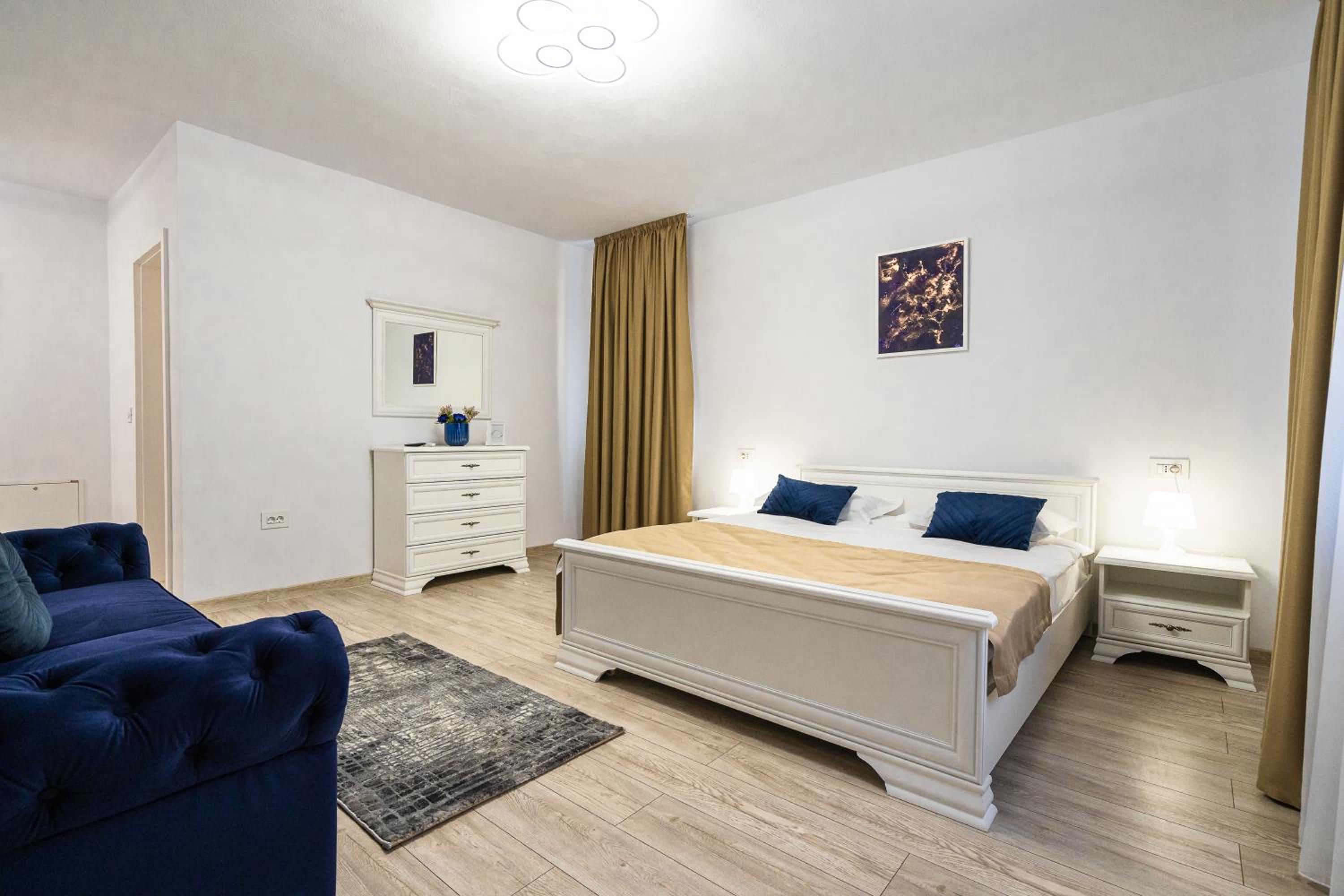 Studio with Balcony - Photo 12