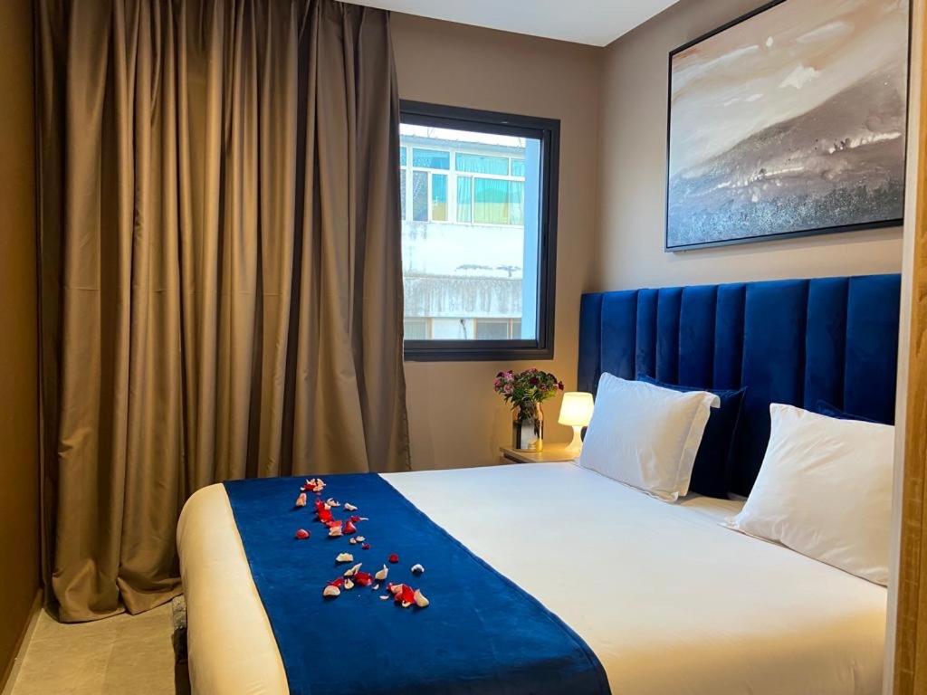 Executive Suite - Photo 9