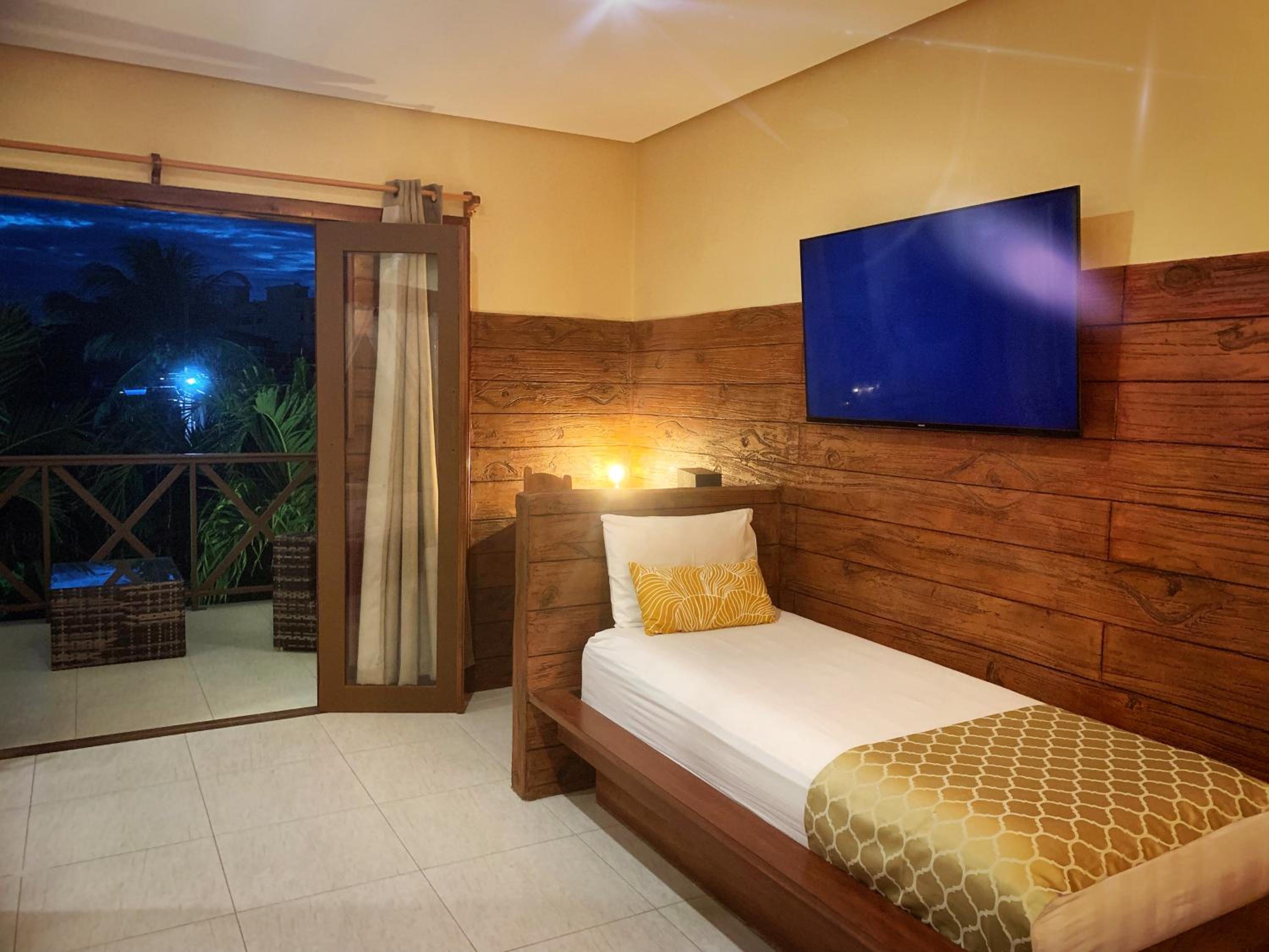 Superior Triple Room photo 3
