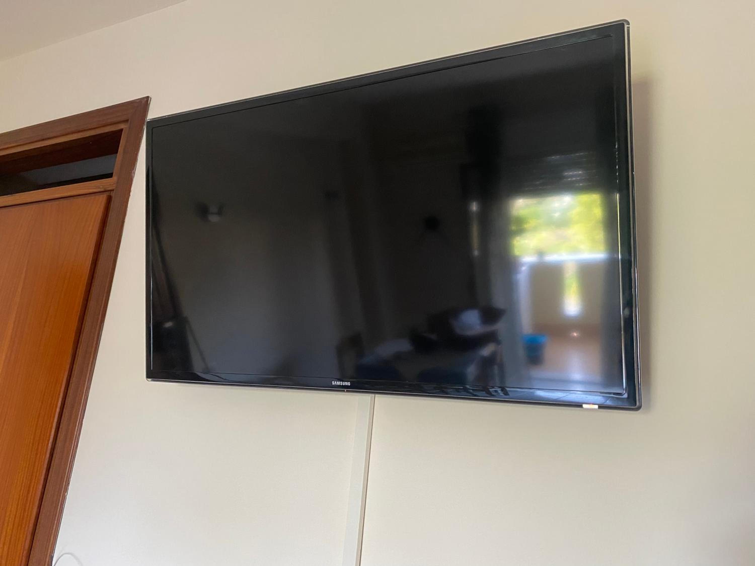 Two-Bedroom Deluxe Apartment with Garden View photo 1