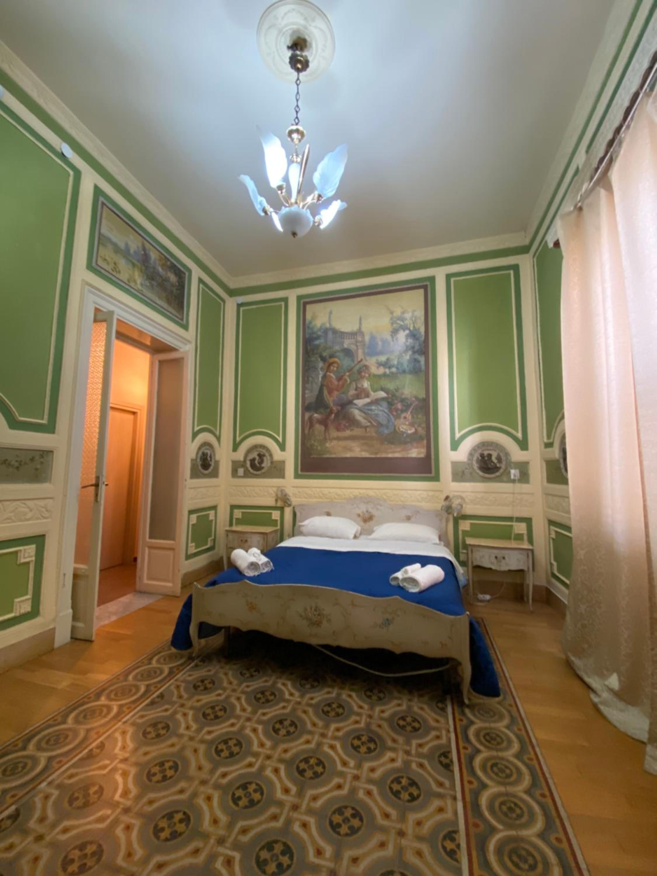 Deluxe Double Room with Balcony photo 2