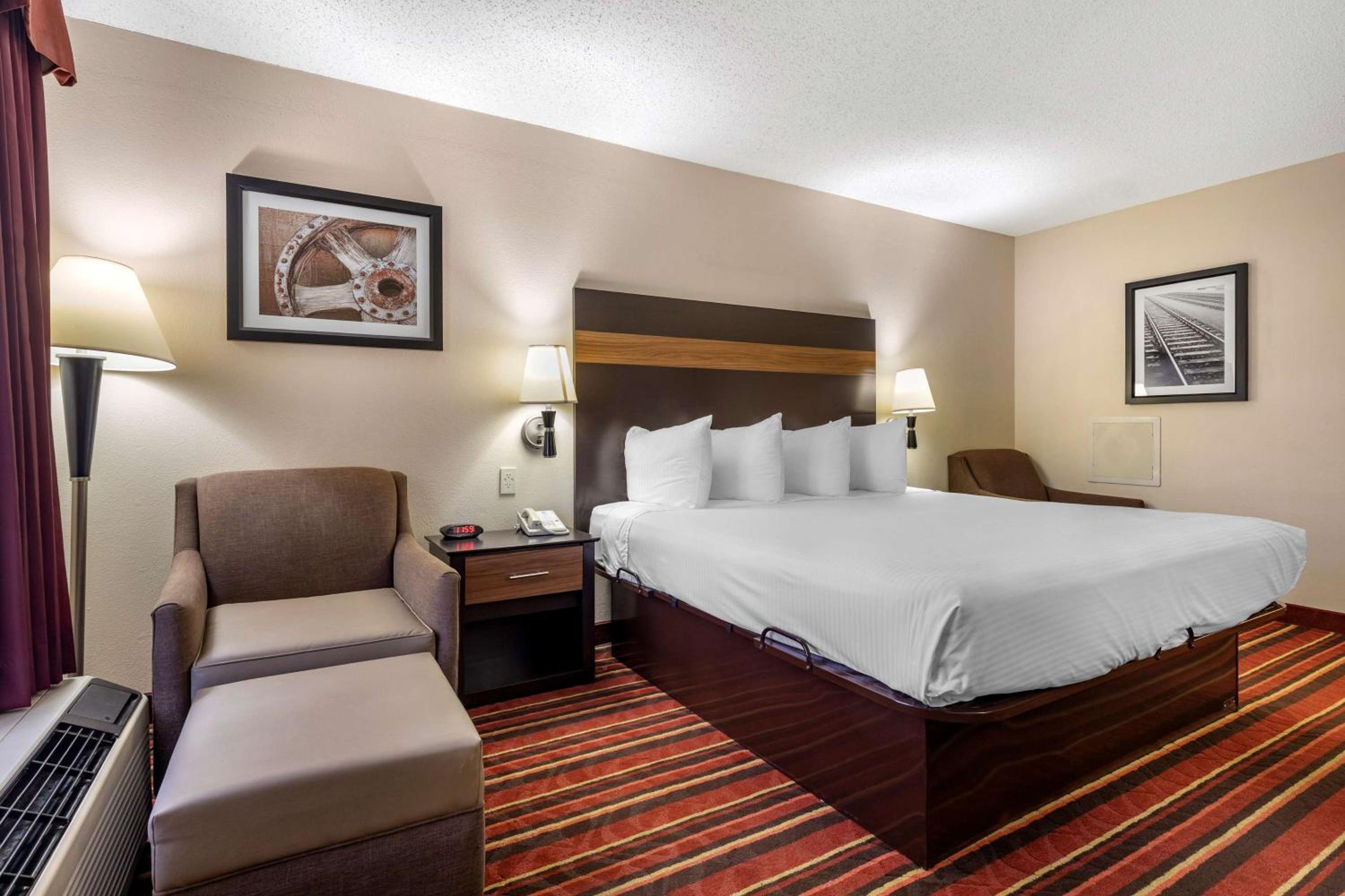 King Room with Roll-in Shower - Disability Access/Non-Smoking