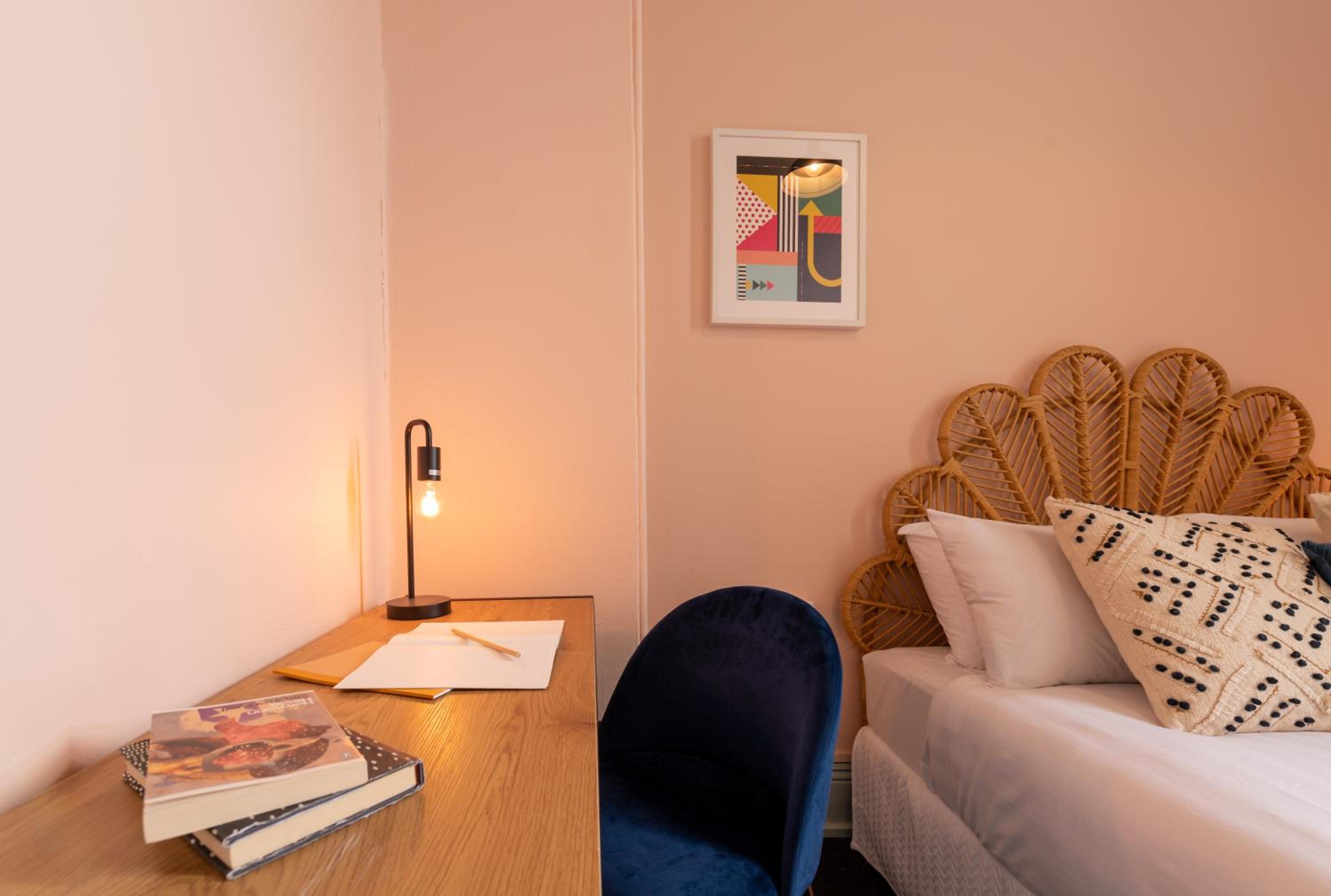 Double Room with Shared Bathroom - Non Smoking photo 2