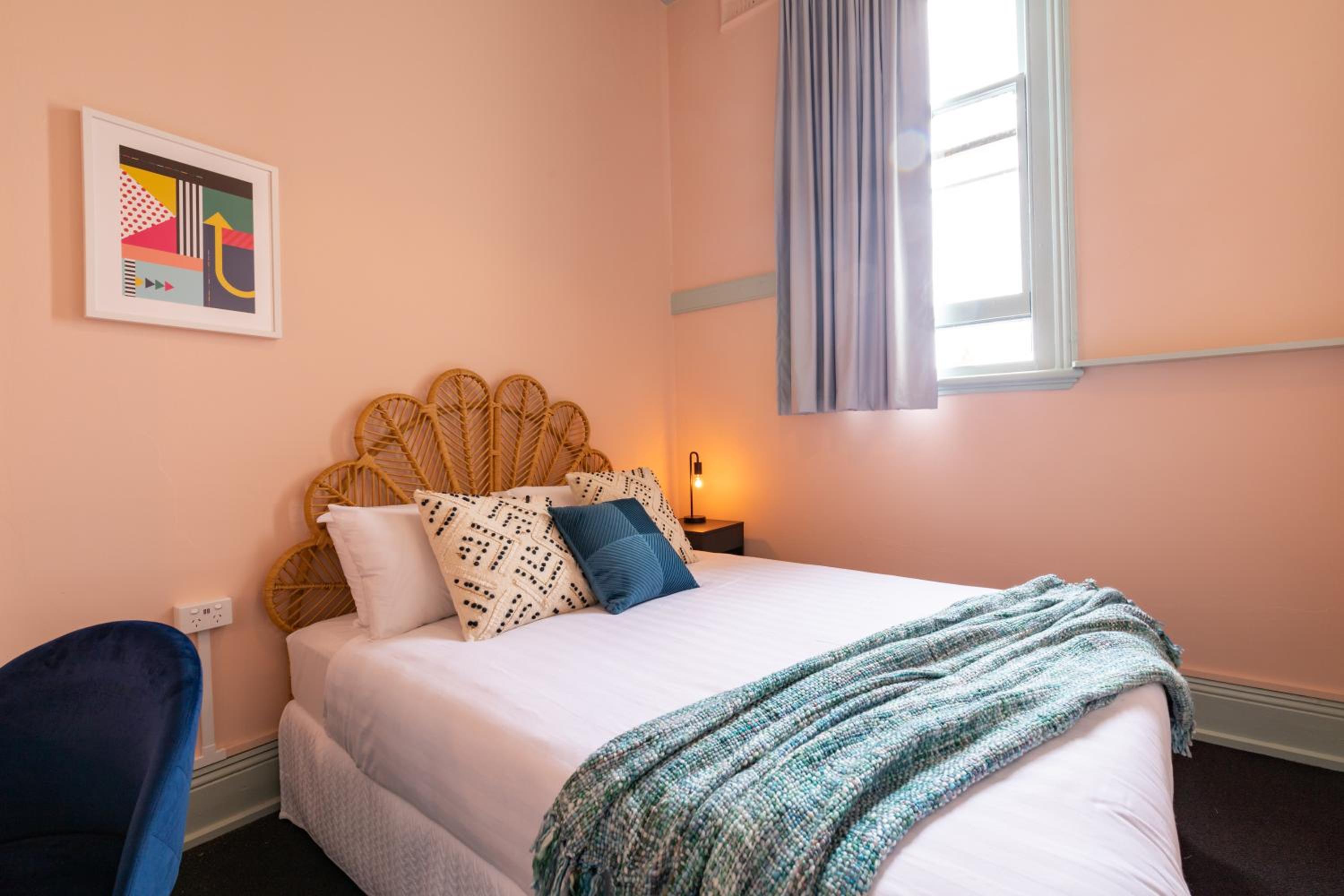 Double Room with Shared Bathroom - Non Smoking photo 3