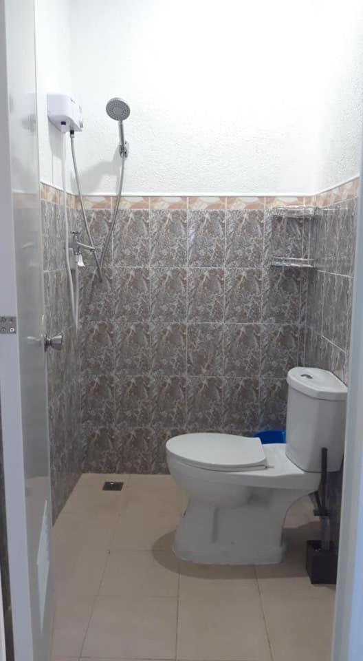 Double Room with Private Bathroom - Photo 16