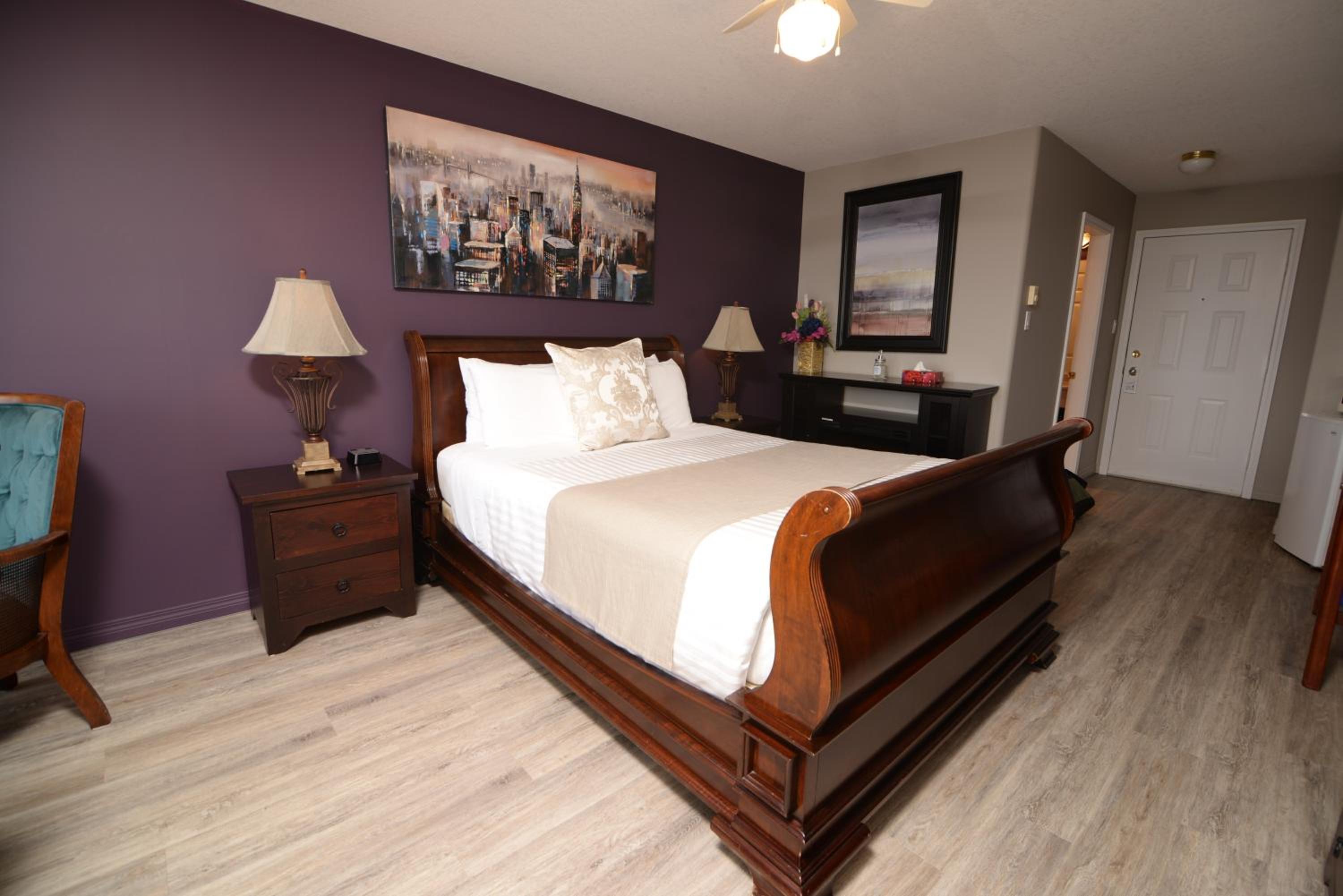 Deluxe Queen Room - One Queen bed with Private Balcony and OCEAN VIEW photo 1