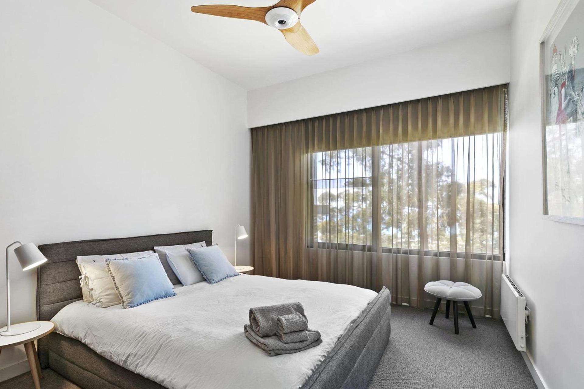 Five-Bedroom House photo 1
