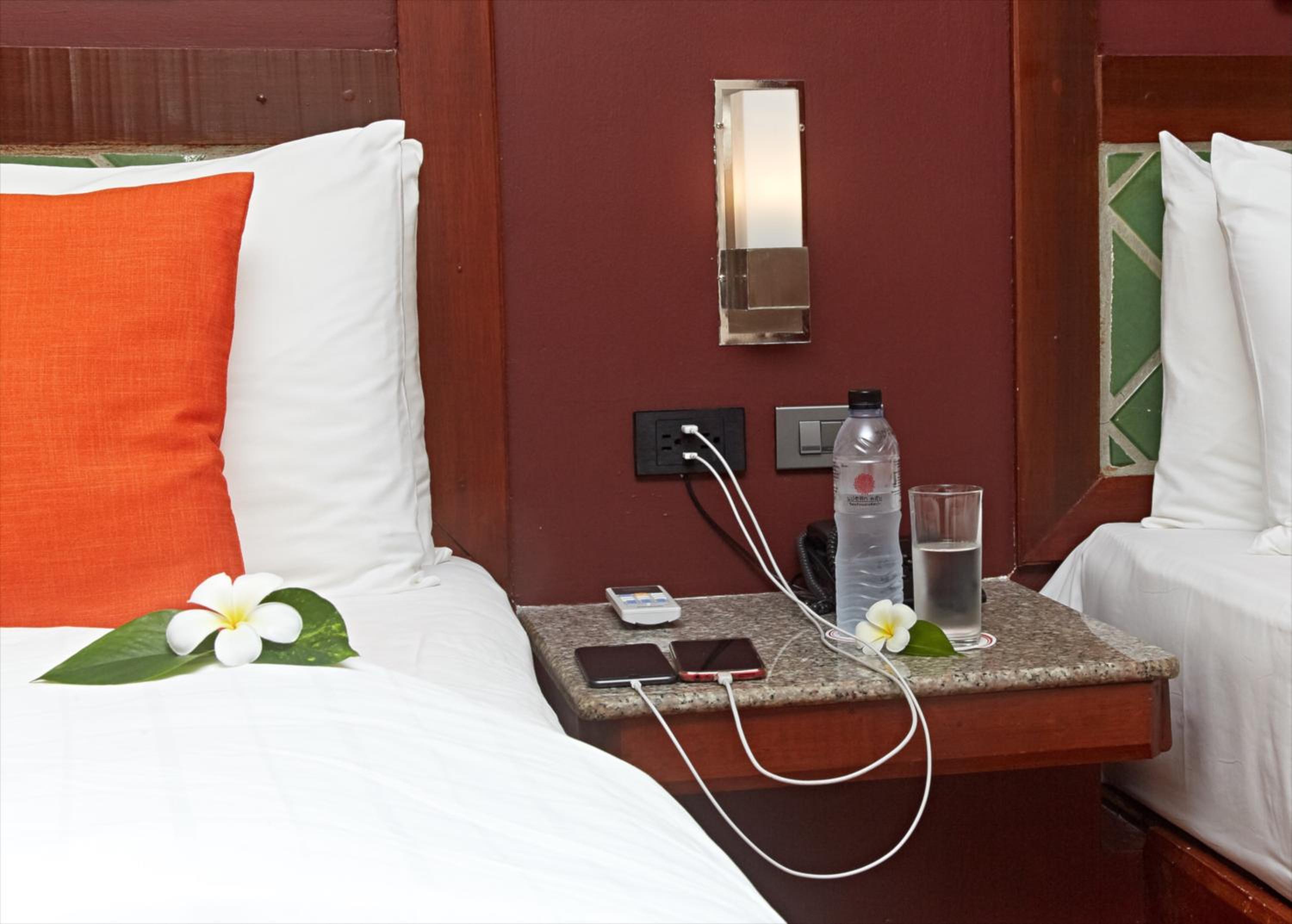 Deluxe Room - Photo 7