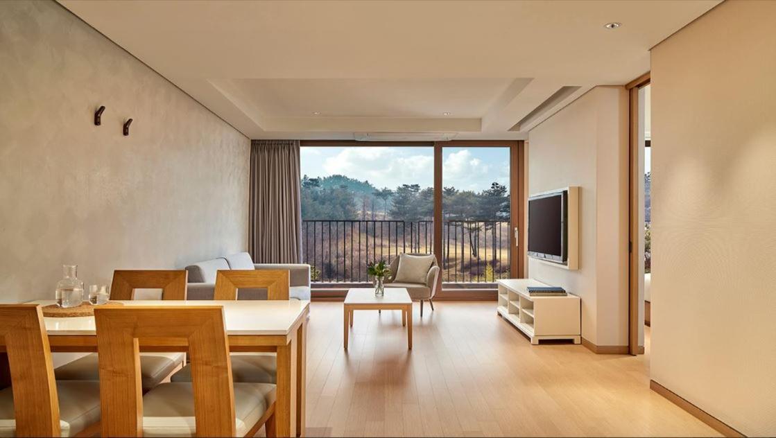 Two-Bedroom Suite + 2 Ticket Entrance for Aqua Garden
