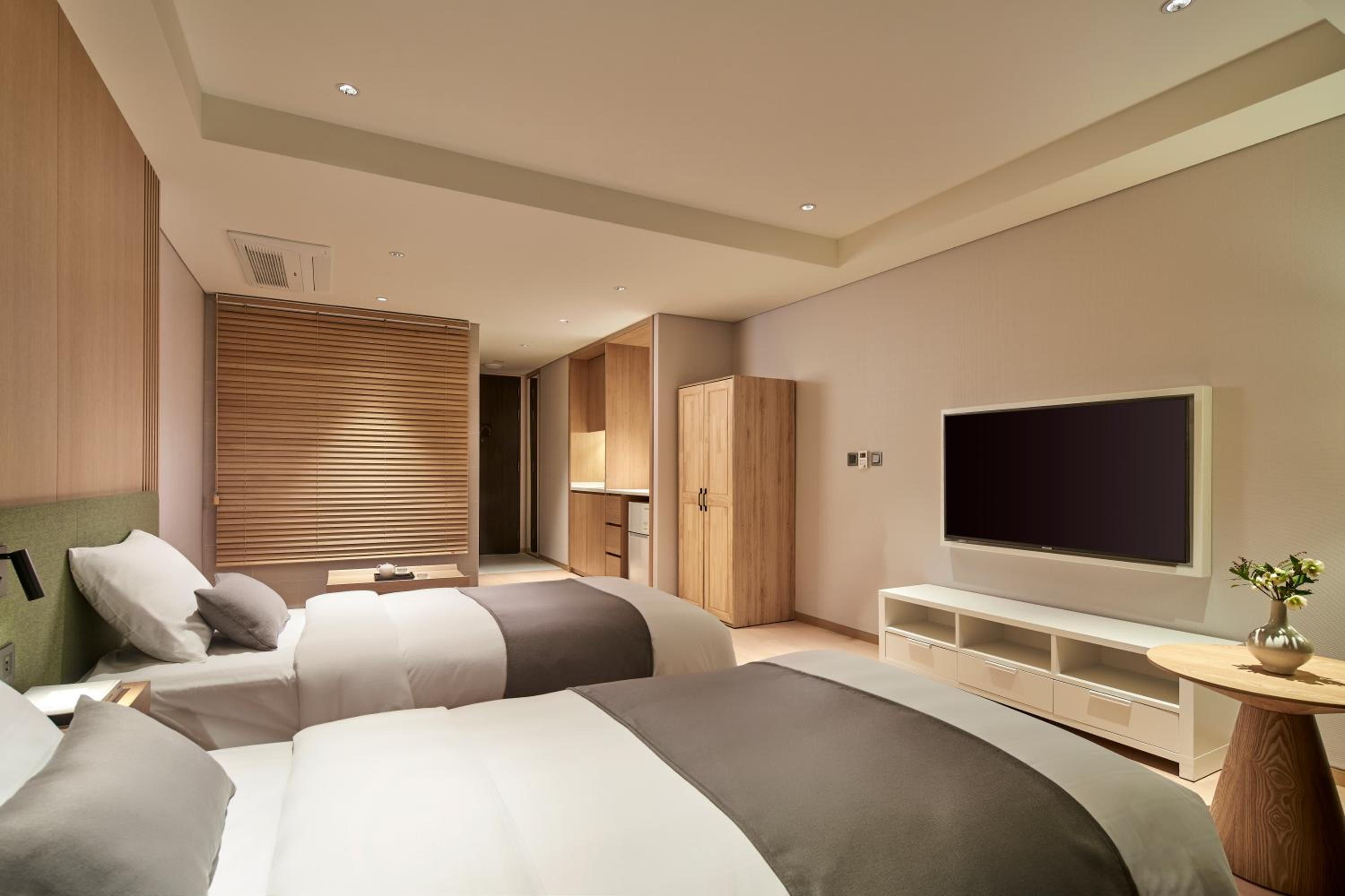 Ondol Family Room + 2 Ticket Entrance for Aqua Garden