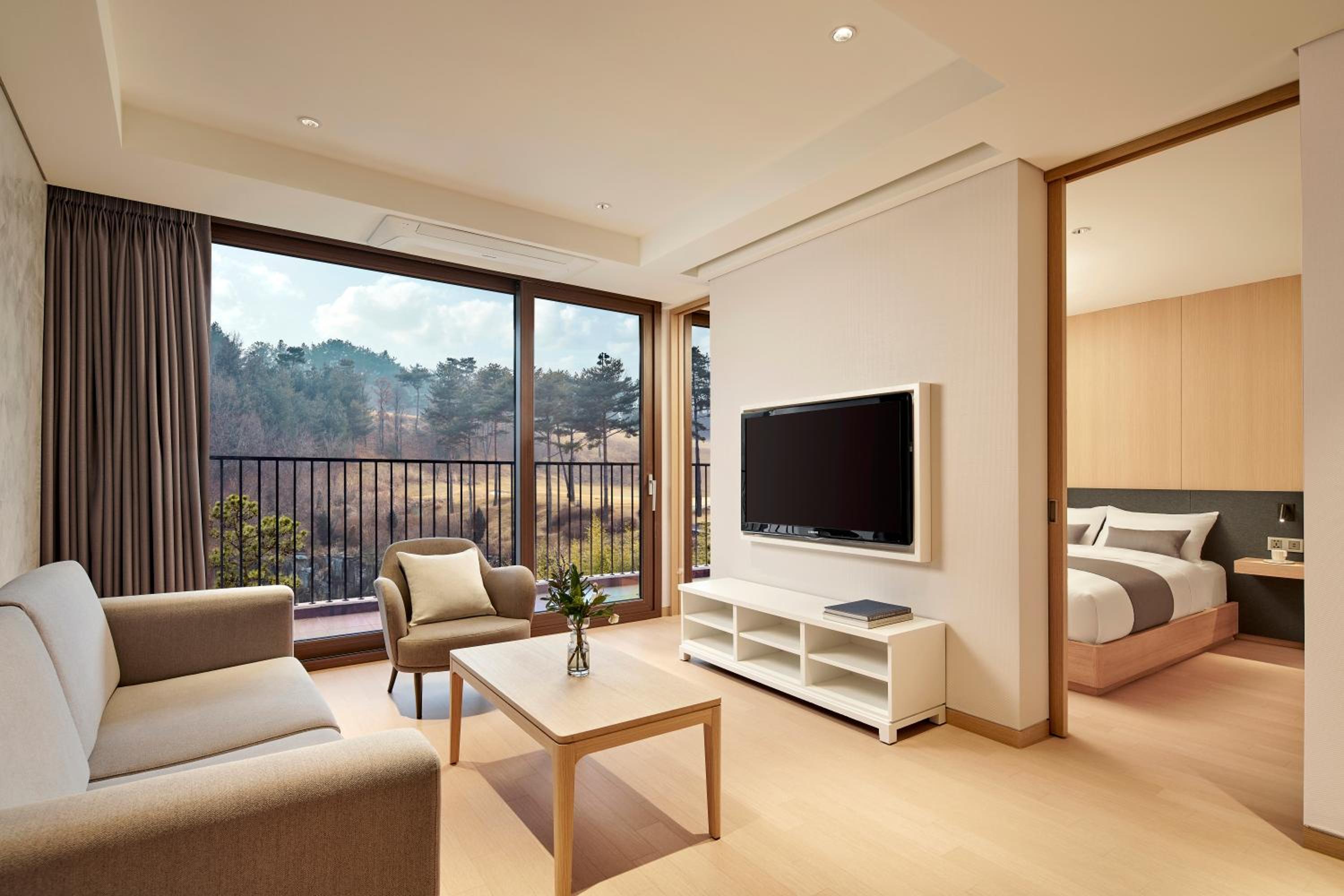 Special Offer - Deluxe Double Room With Room Upgrade To Suite Double