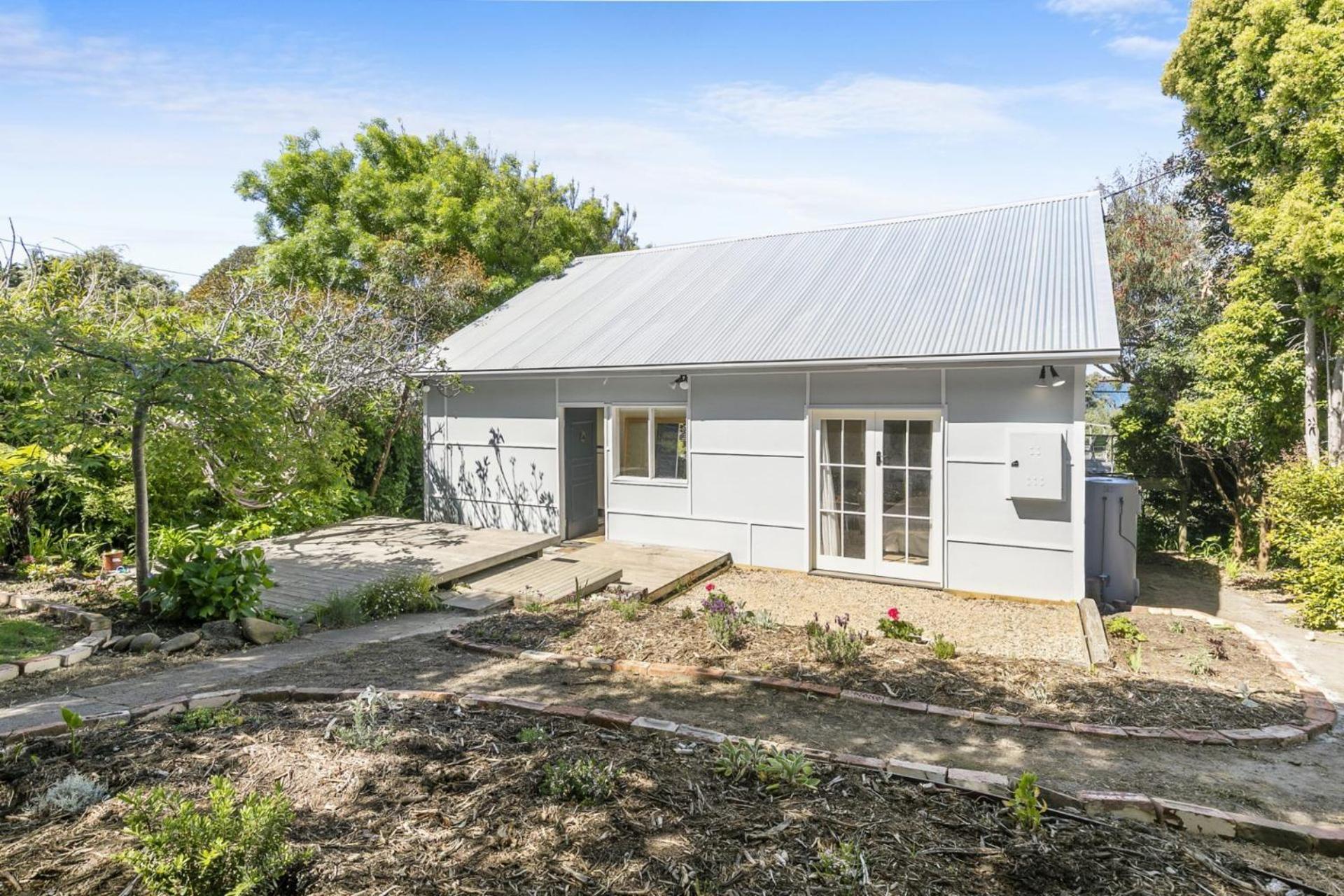 Three-Bedroom House photo 2