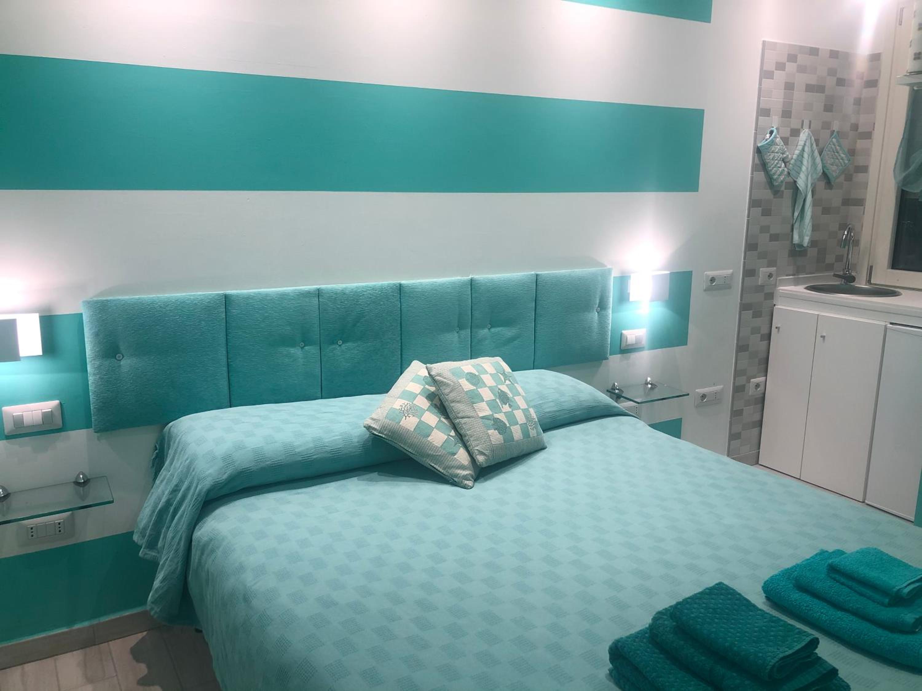 One-Bedroom Apartment - Photo 1