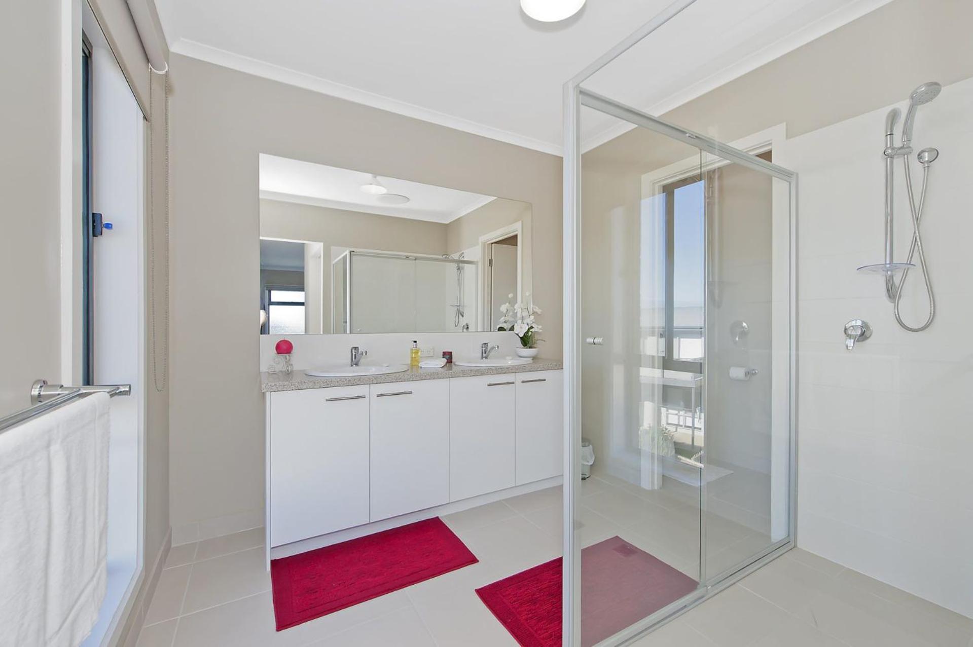 Four-Bedroom House photo 3