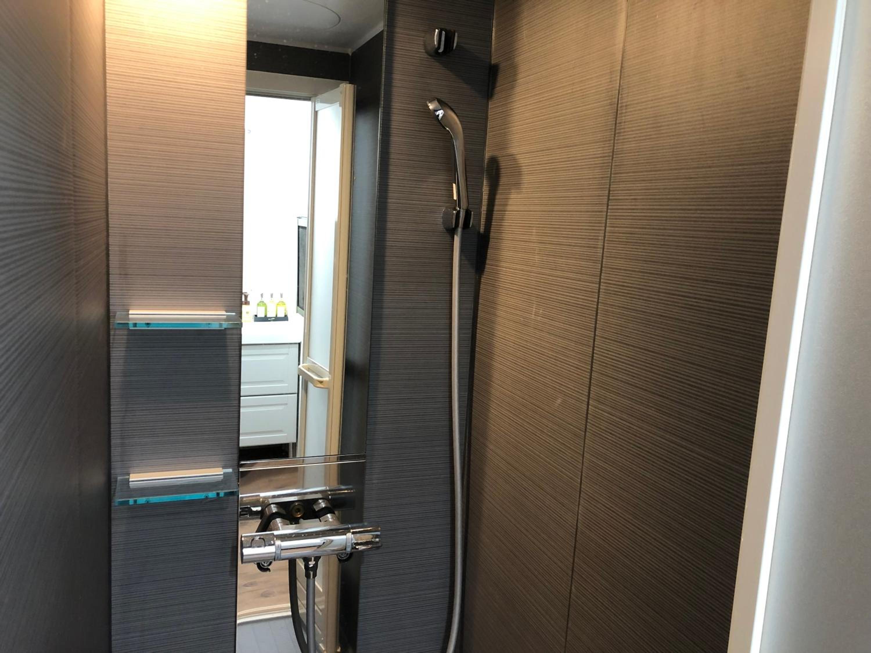 Apartment Ground Floor with Private Shower - No View - Photo 9