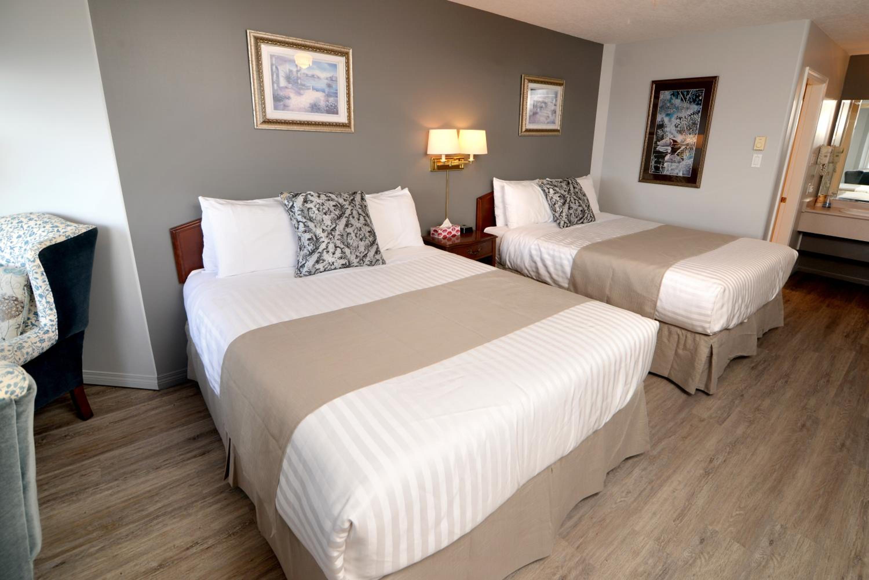 Queen Room with Two Queen Beds and Ocean View photo 1